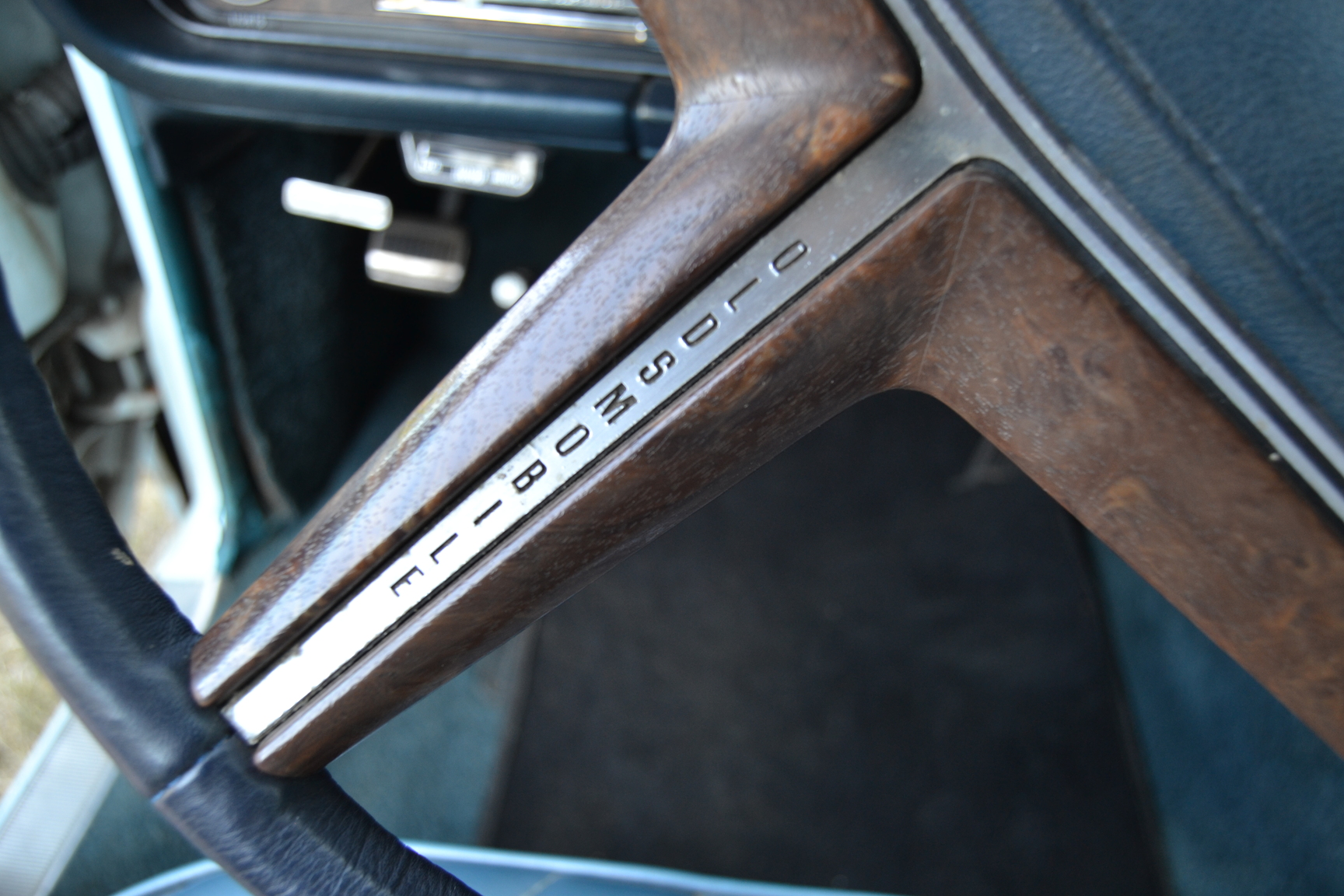 Interior image of 1970 Oldsmobile Ninety eight Convertible (26)