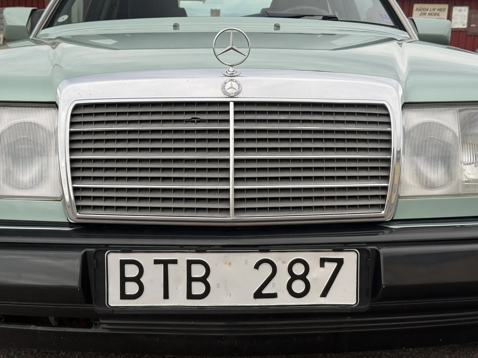 Aussenfoto 1991 Mercedes-Benz 300 E 4MATIC (21)