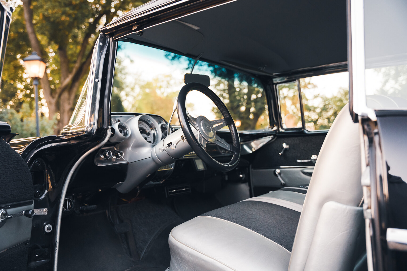 Interiörbild 1957 Chevrolet Bel Air Sport Coupé