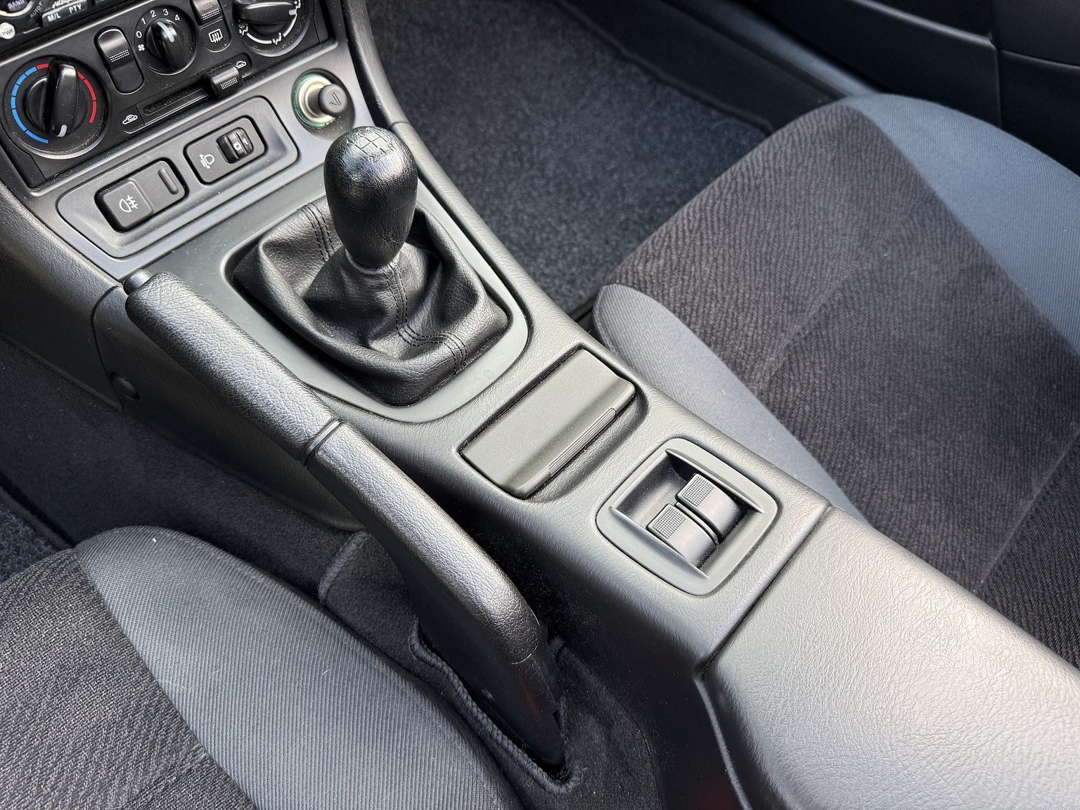 Interior image of 1999 Mazda MX-5