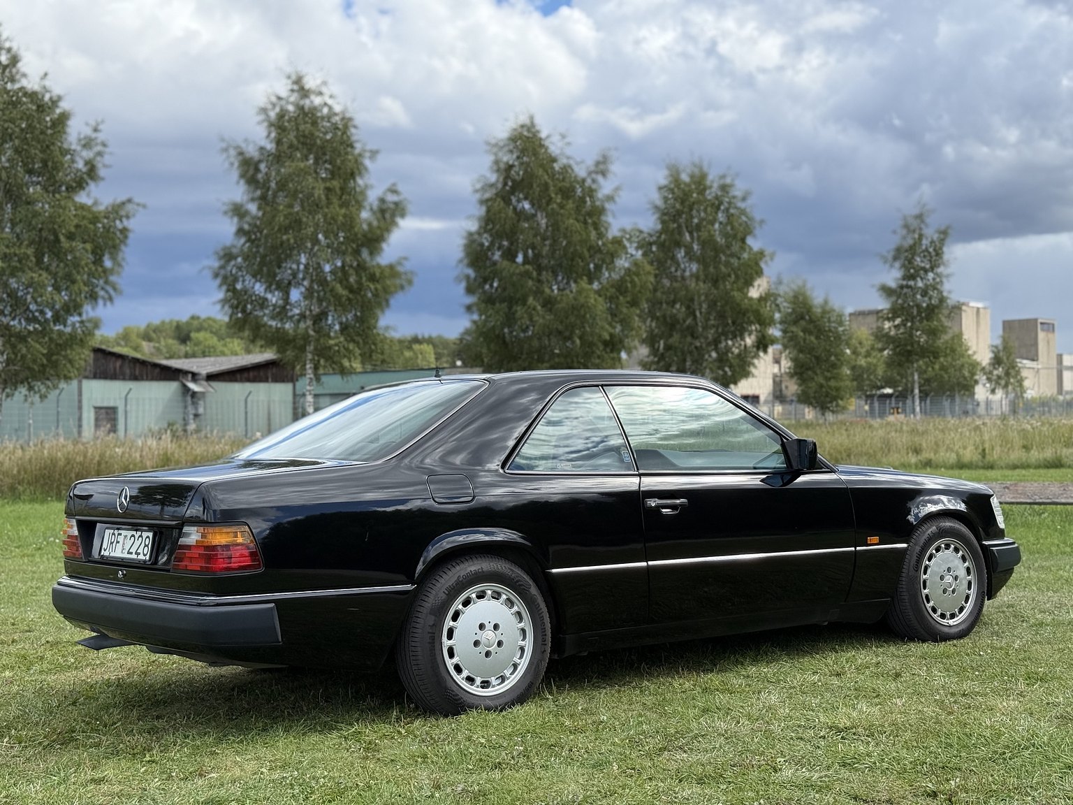 Exterior image of 1990 Mercedes-Benz 300CE-24