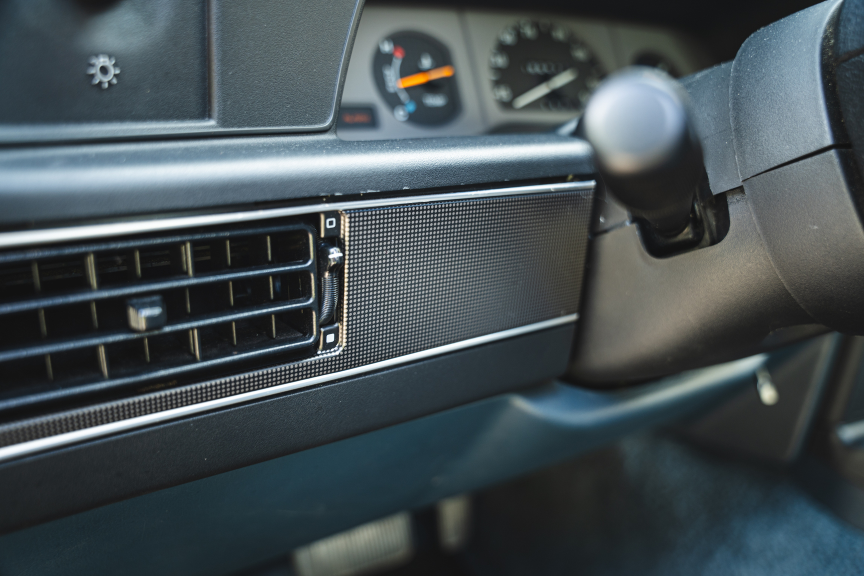 Interior image of 1991 Ford Thunderbird (58)
