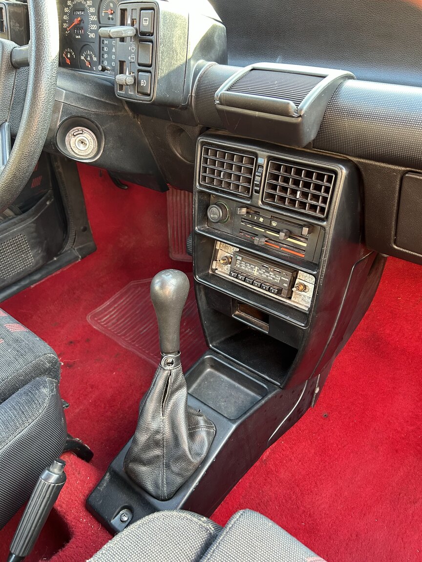 Interior image of 1987 Fiat UNO Turbo I.E (24)