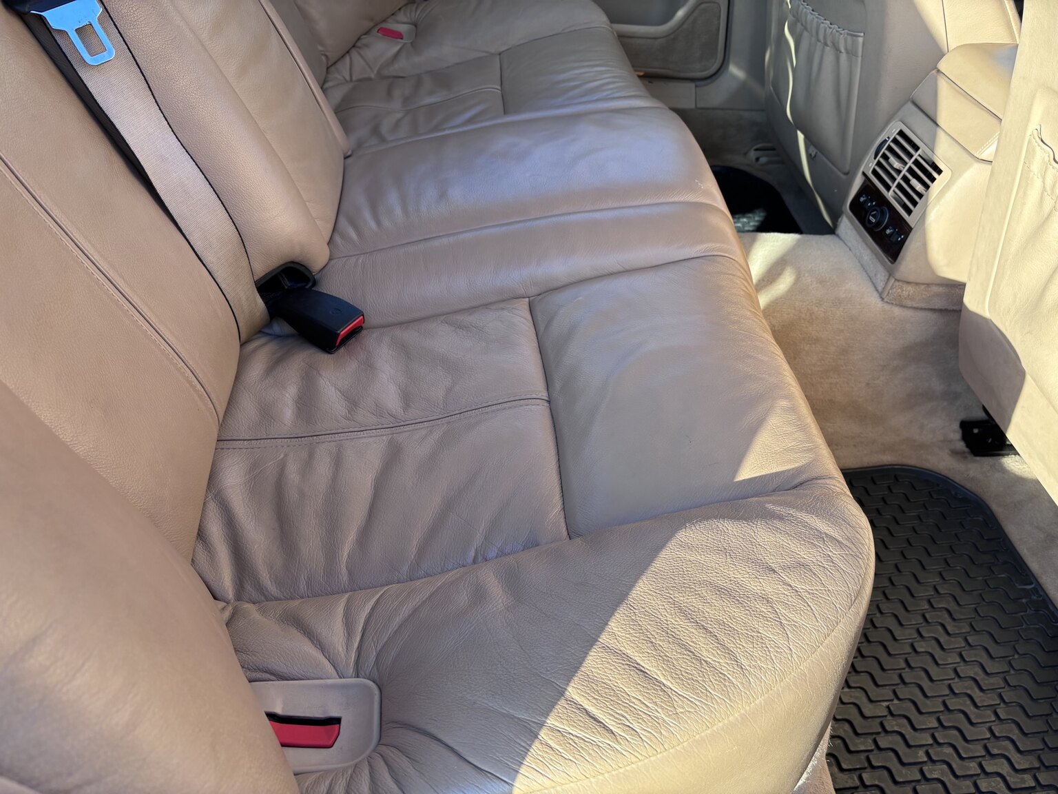 Interior image of 1996 BMW 728iA