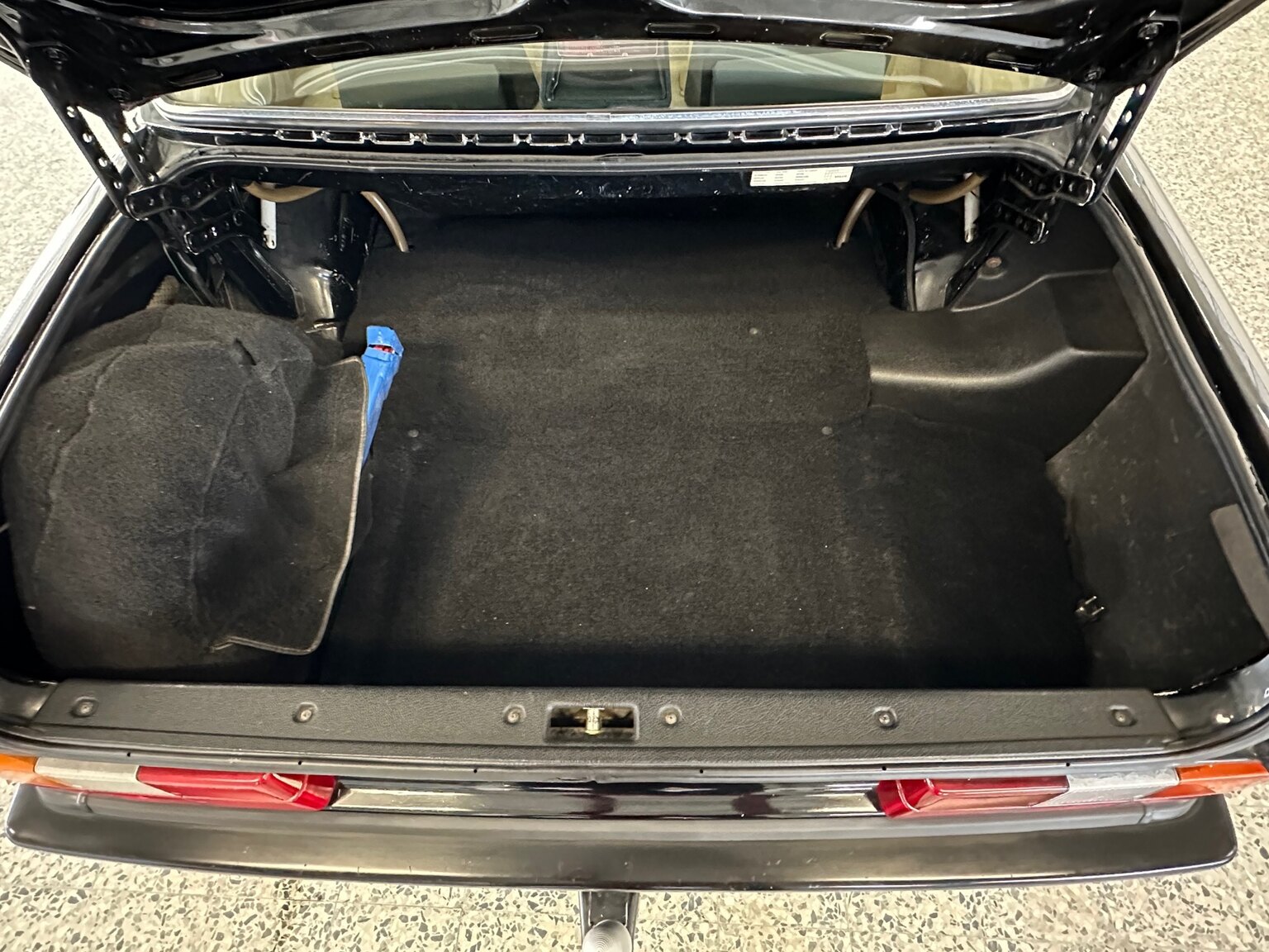 Interior image of 1986 Volvo 240 DL (26)