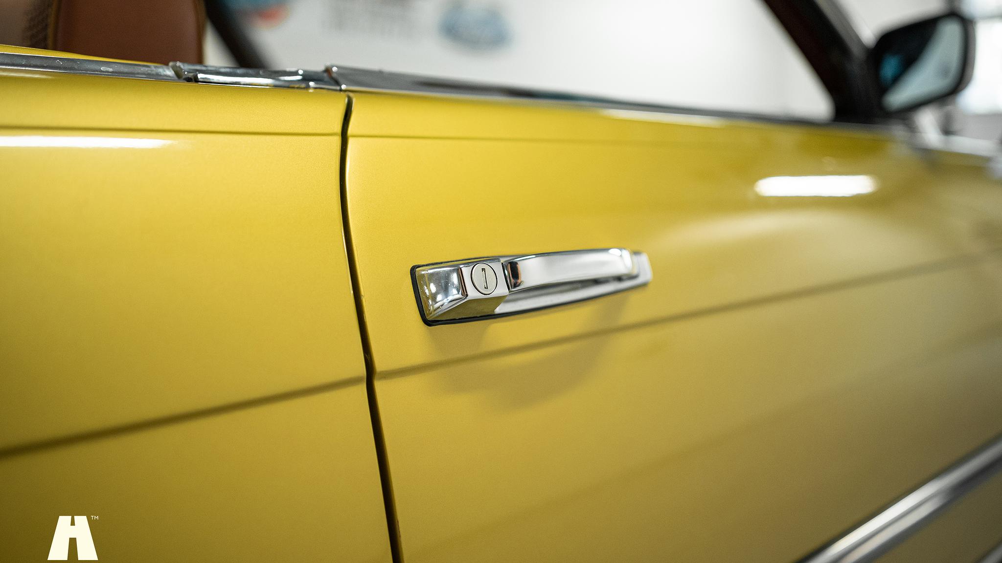 Exterior image of 1975 Mercedes SL 350