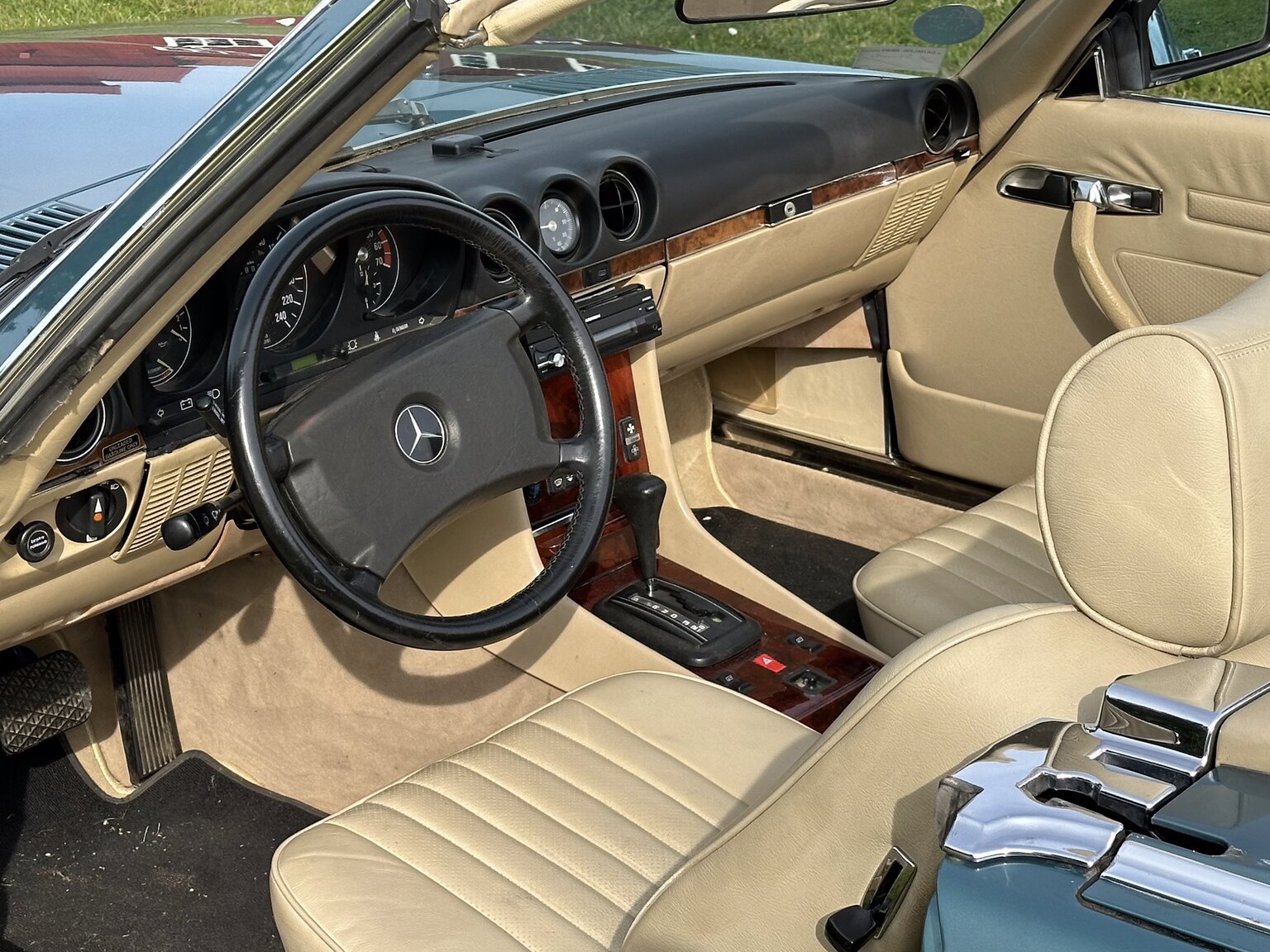 Interiörbild 1985 Mercedes-Benz 380 SL