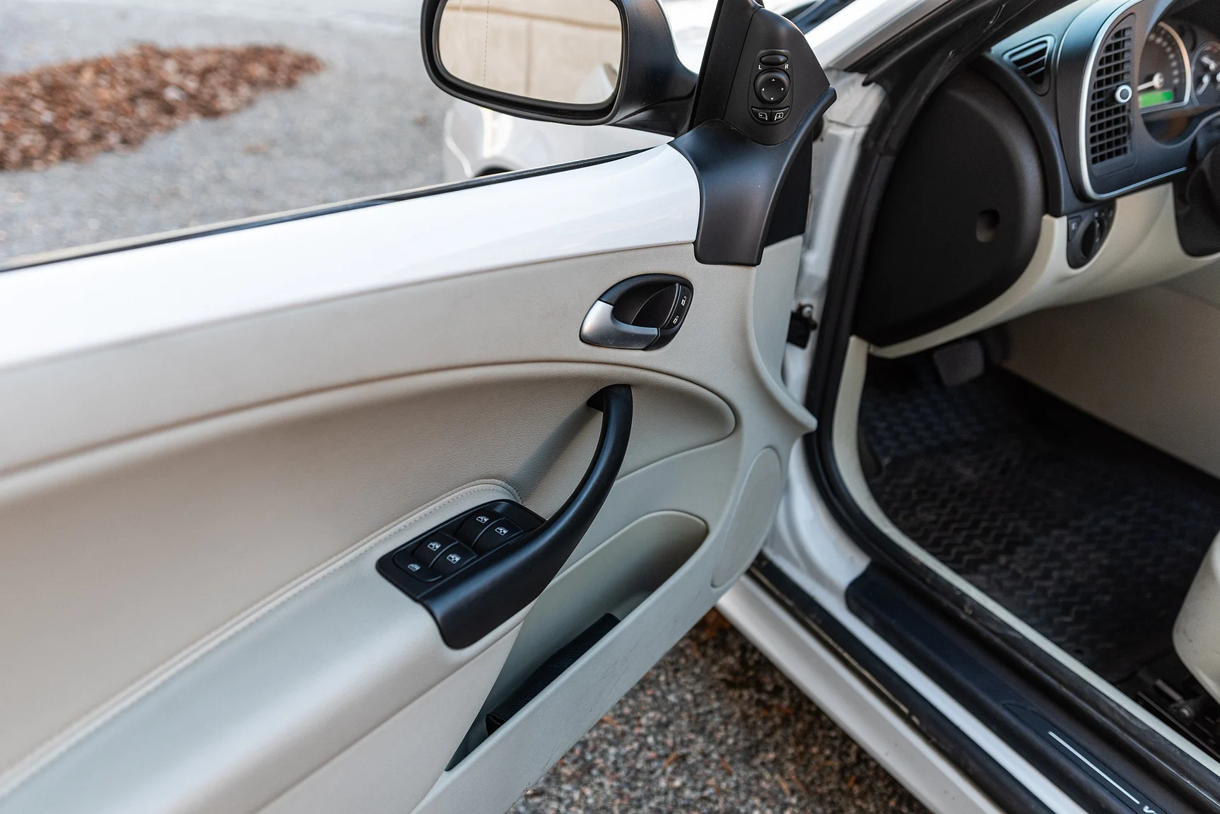 Interior image of 2008 SAAB 9-3 Vector 2.0T Cabriolet (11)