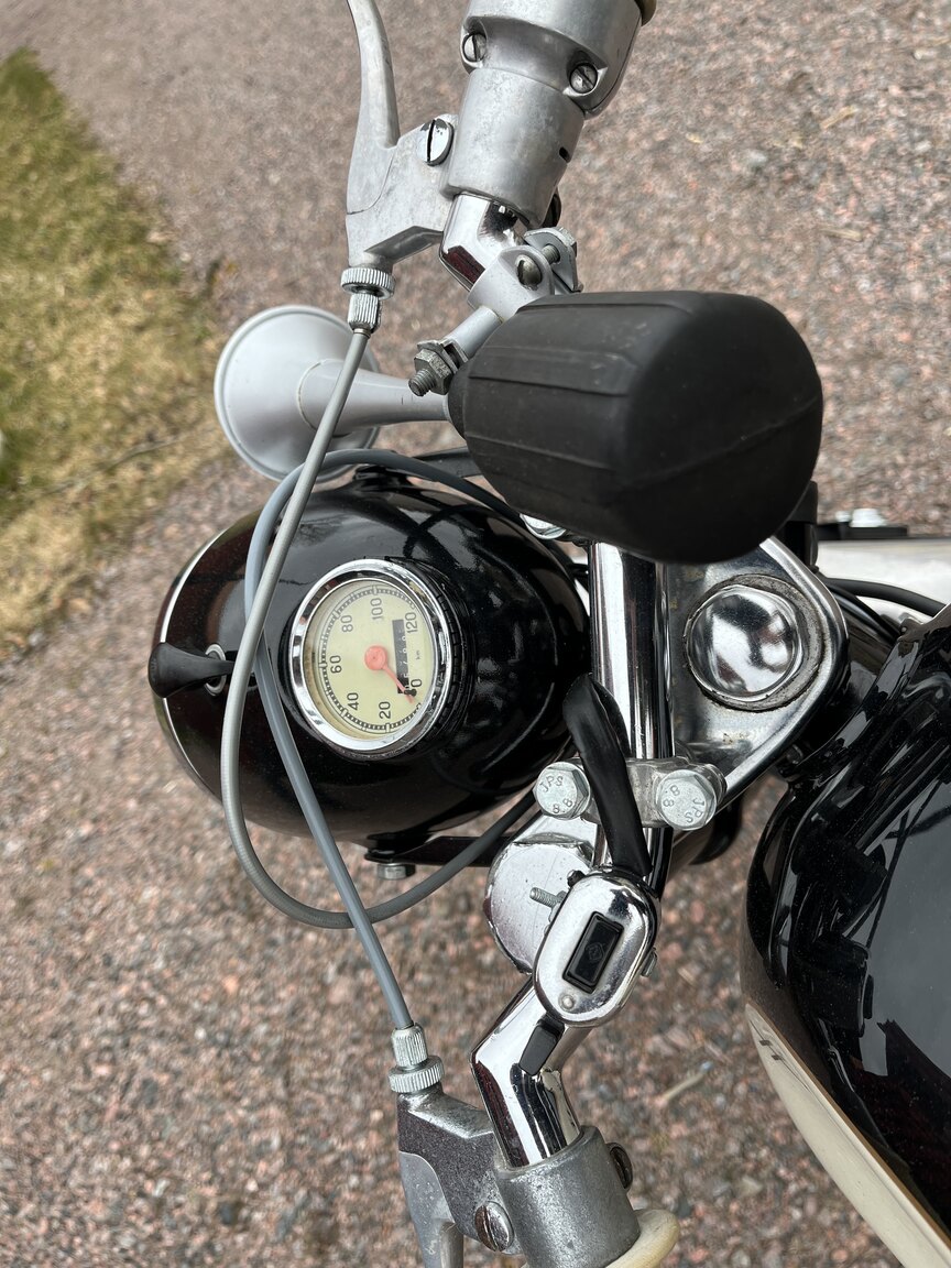 Exteriörbild på 1958 Husqvarna 283 "Guldpilen"