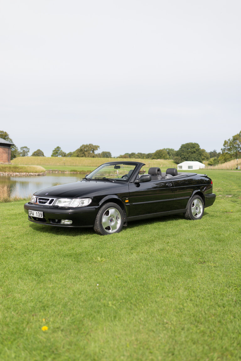 Exterior image of 1998 Saab 9-3 SE 2.0T Convertible