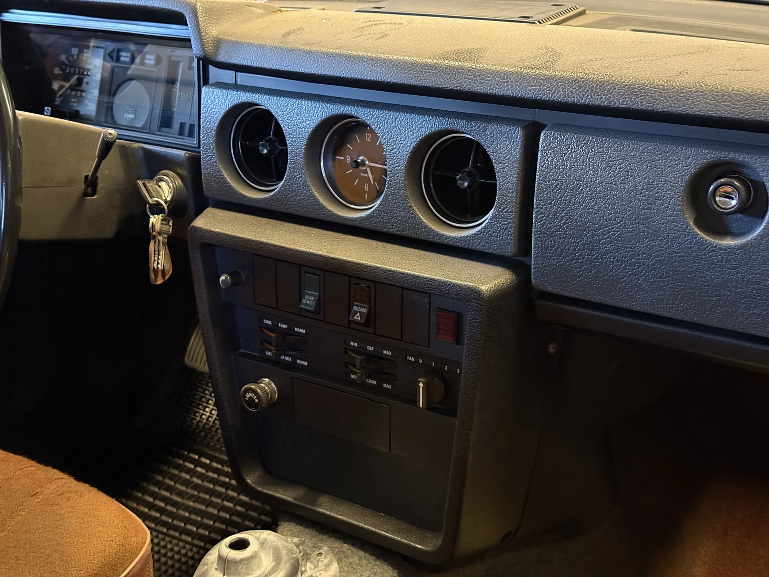 Innenraumfoto von 1973 Volvo 142 2.0 Deluxe (27)