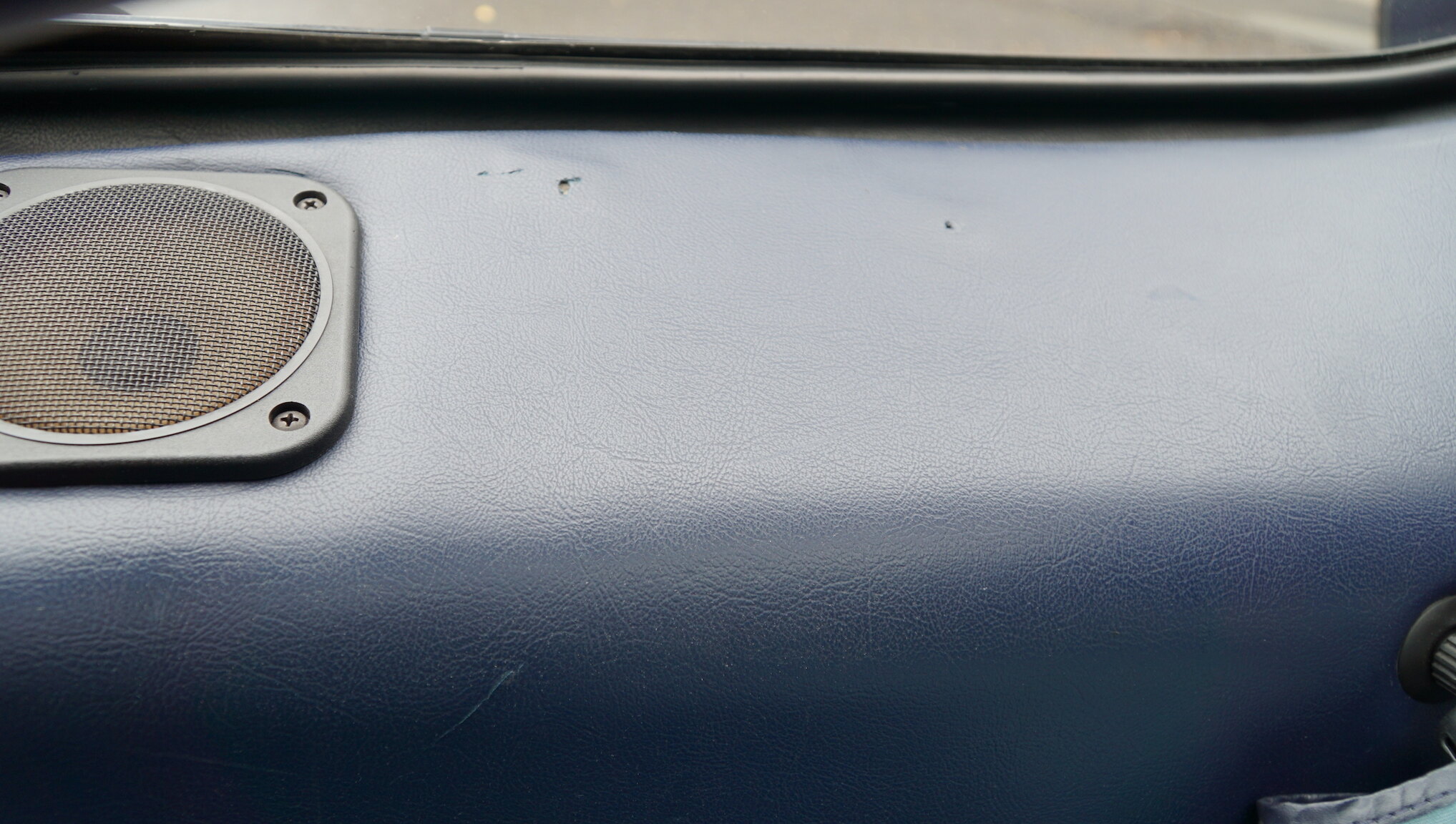 Interior image of 1983 Porsche 928S (46)