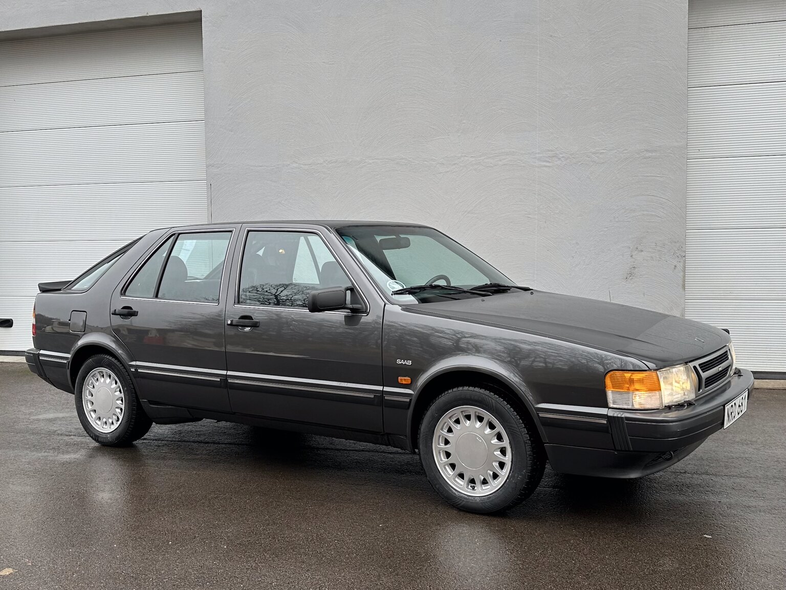 Exteriörbild på 1988 SAAB 9000i