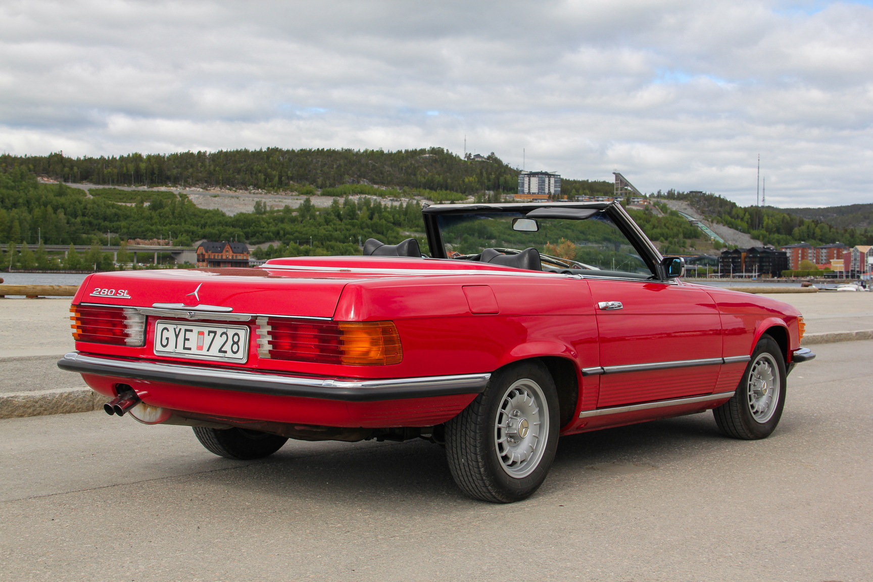 Exterior image of 1975 Mercedes-Benz 280 SL