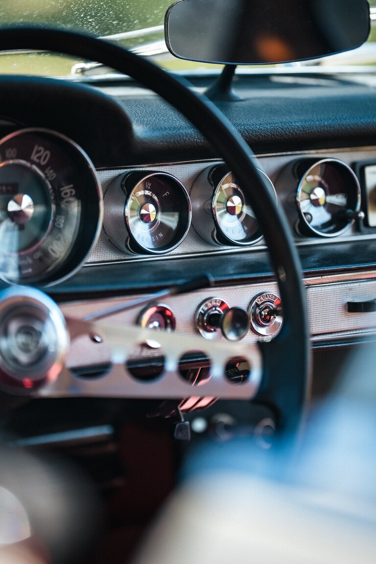 Interior image of 1963 Volvo 1800 S (24)