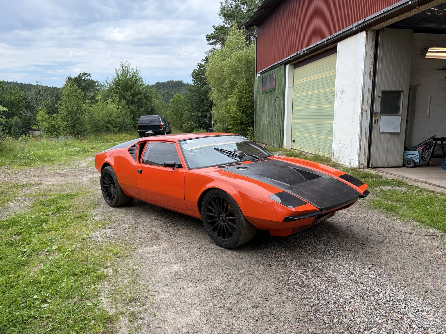 Exteriörbild på 1972 De Tomaso Pantera LS Restomod (50)