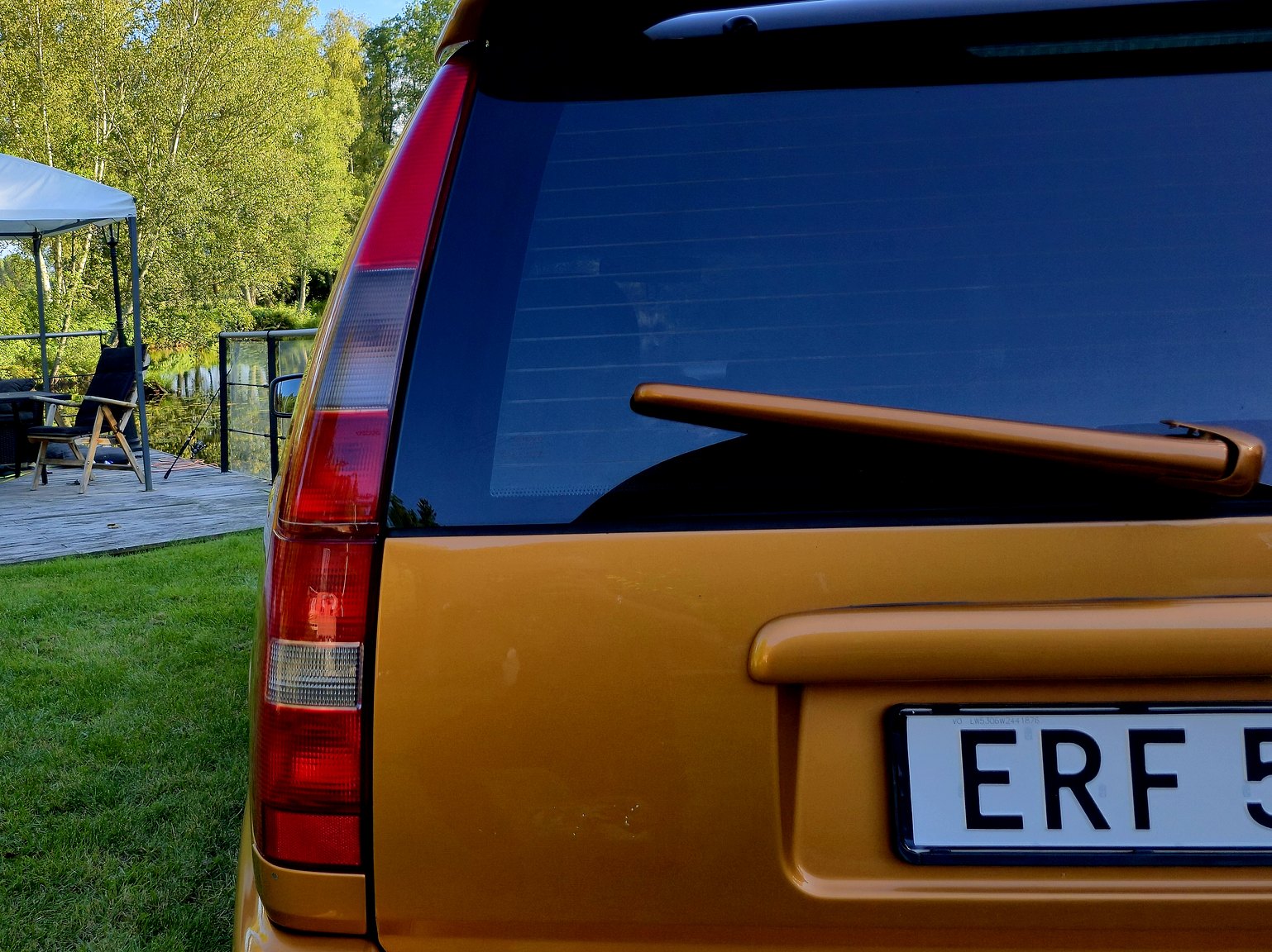 Exterior image of 1998 Volvo V70 R 2.3 T Automatisk