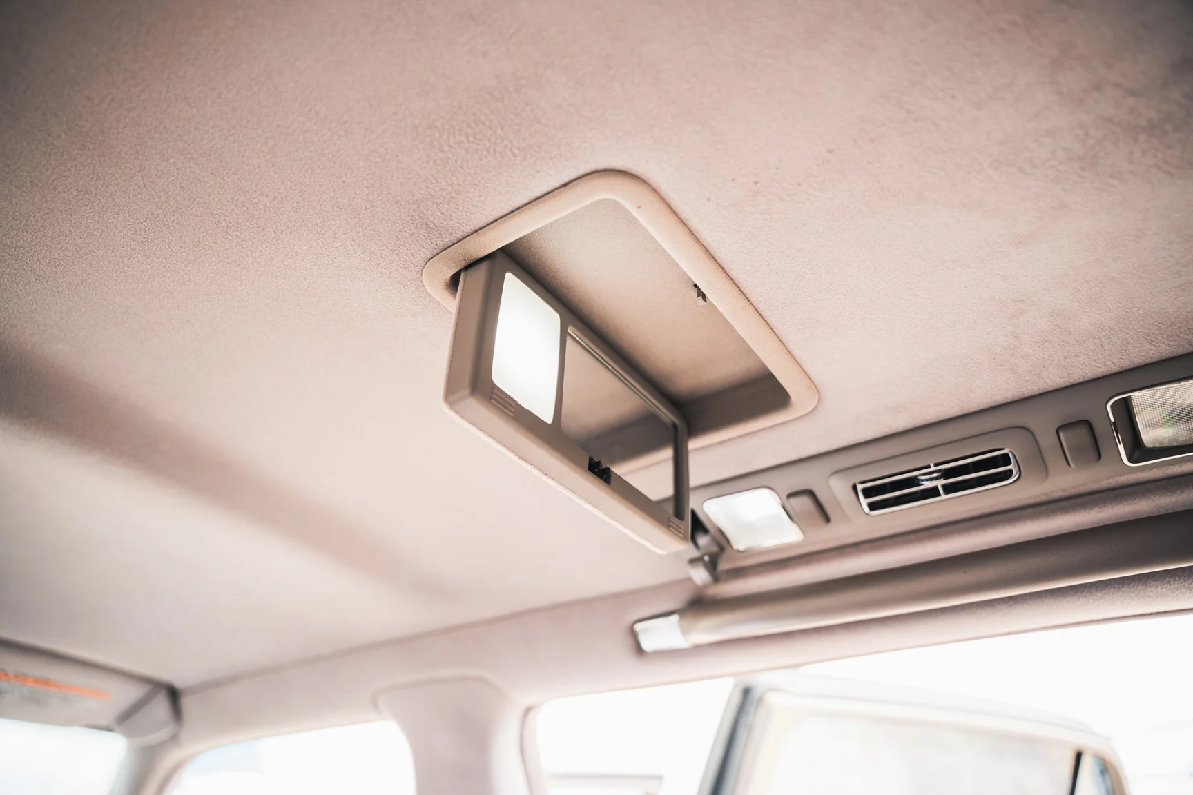 Interior image of 2000 Toyota Century V12 G50 (114)