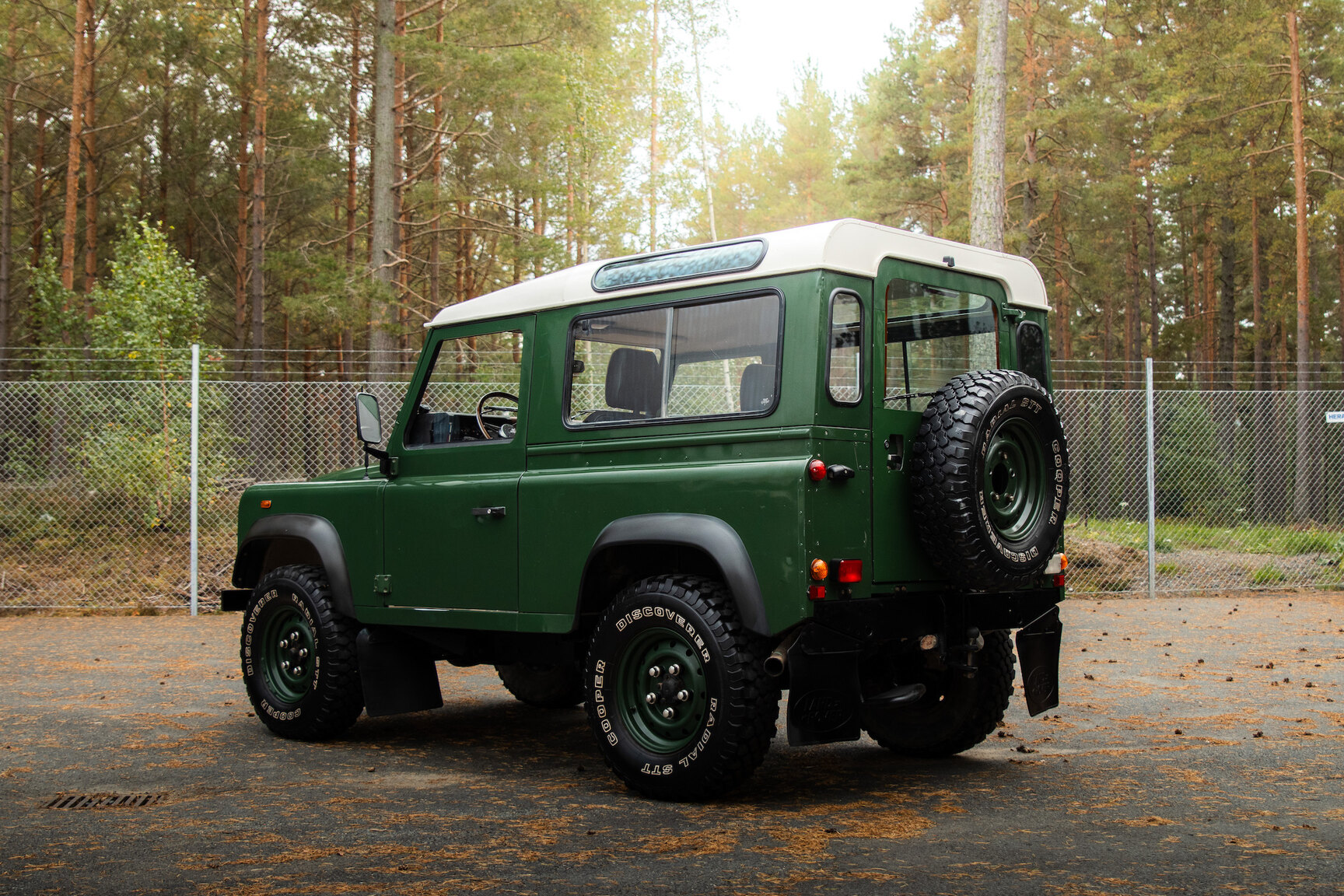 Aussenfoto 1996 Land Rover Defender 90 300TDi (8)