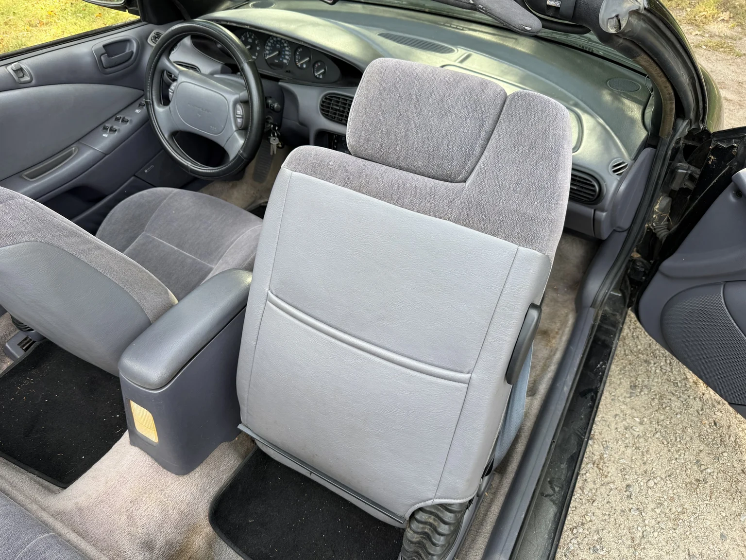 Interior image of 1997 Chrysler Sebring Cabriolet (49)