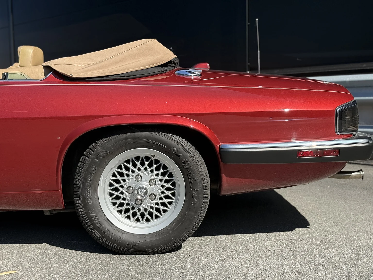 Exteriörbild på 1993 Jaguar XjS Cabriolet (48)