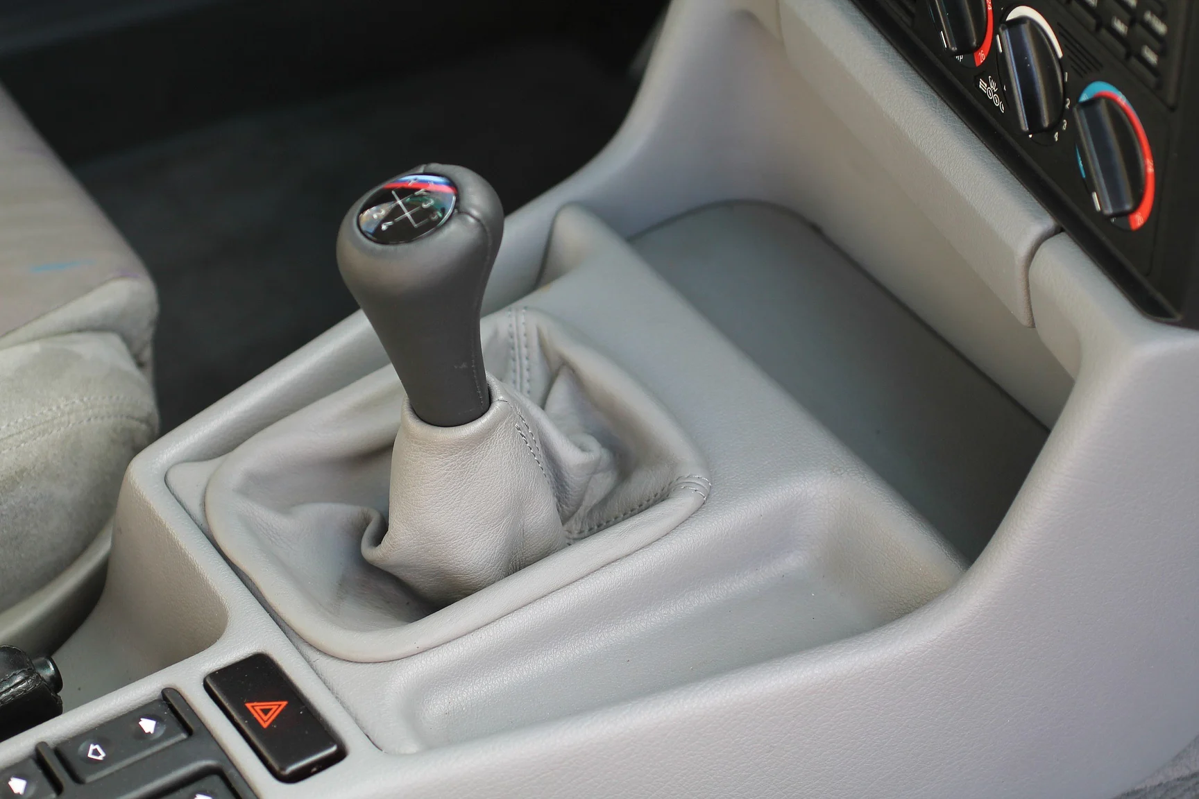 Innenraumfoto von 1993 BMW E34 M5 Touring  (61)