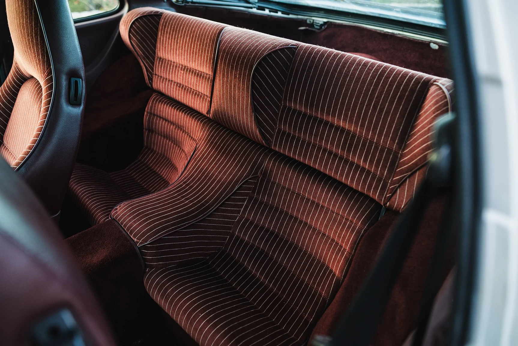 Interior image of 1986 Porsche 944R (51)