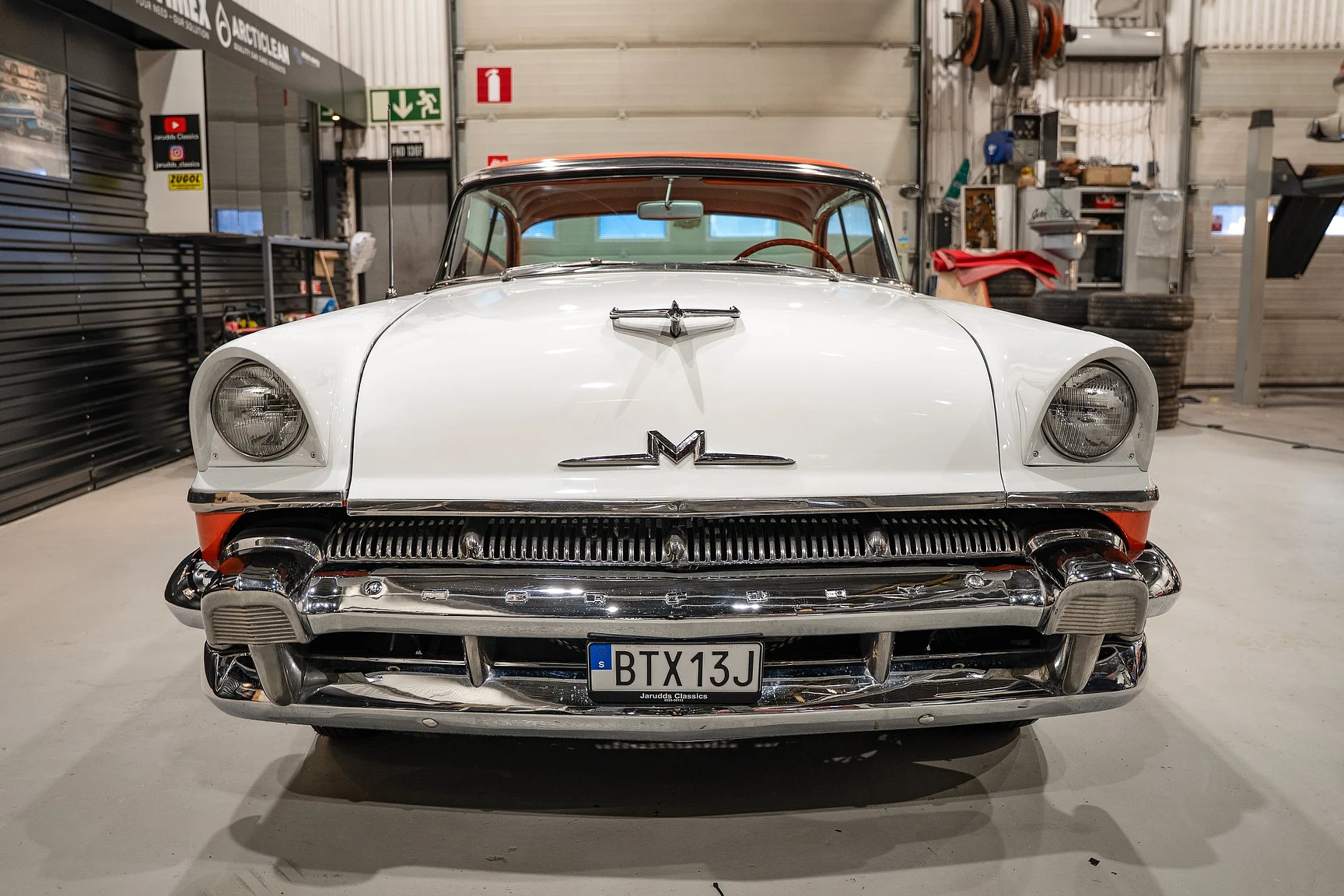 Exteriörbild på 1956 Mercury Montclair Sport Sedan (18)