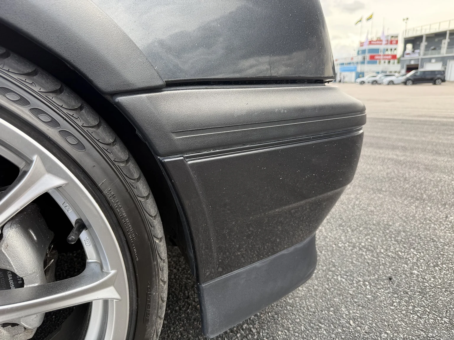 Exterior image of 1994 Volkswagen Golf 3-door VR6 (31)