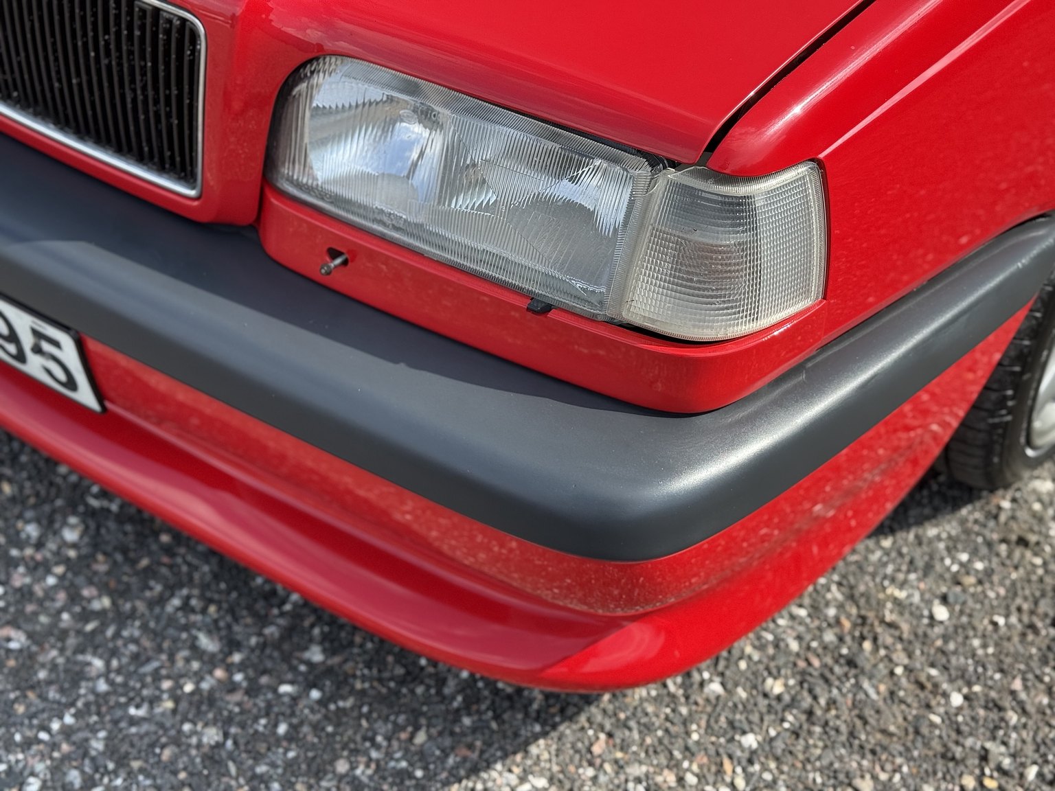 Exterior image of 1996 Volvo 850 R "T-Röd"