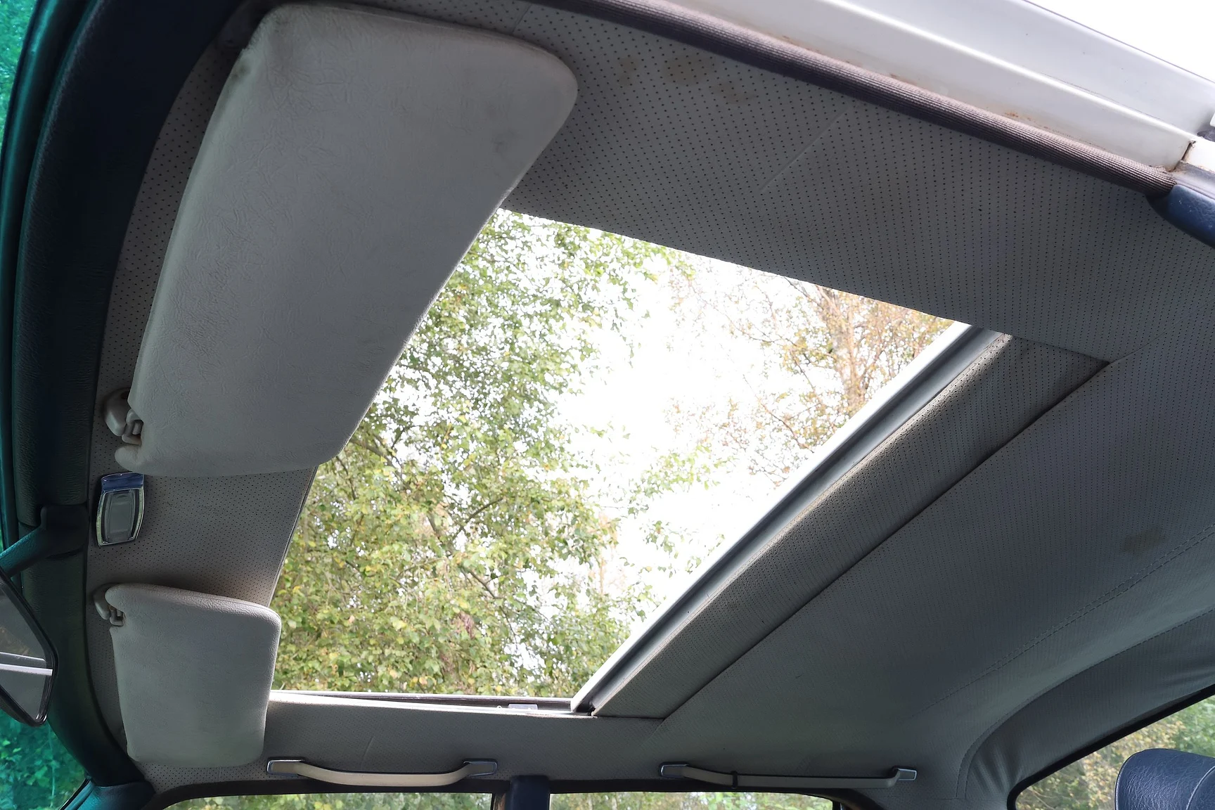 Exterior image of 1972 Mercedes-Benz 280 SE 4.5  (24)