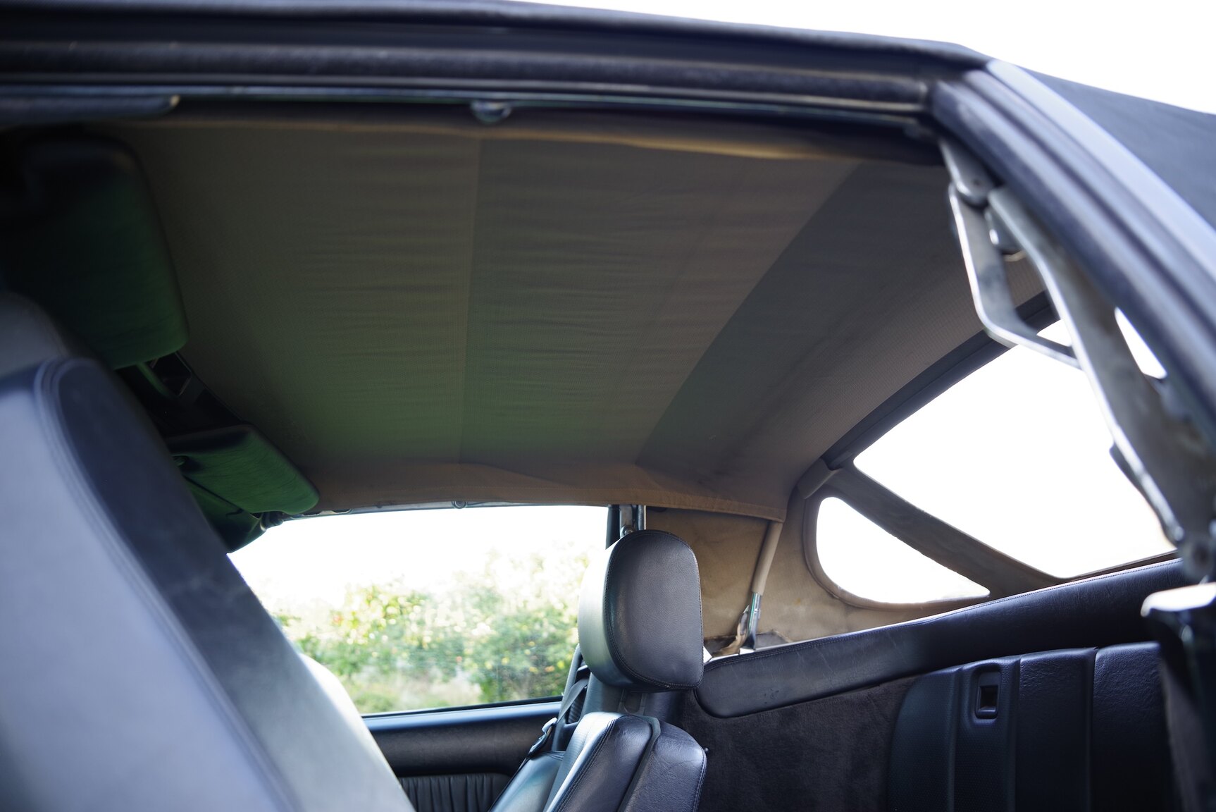 Interior image of 1992 Mercedes-Benz 300 SL-24