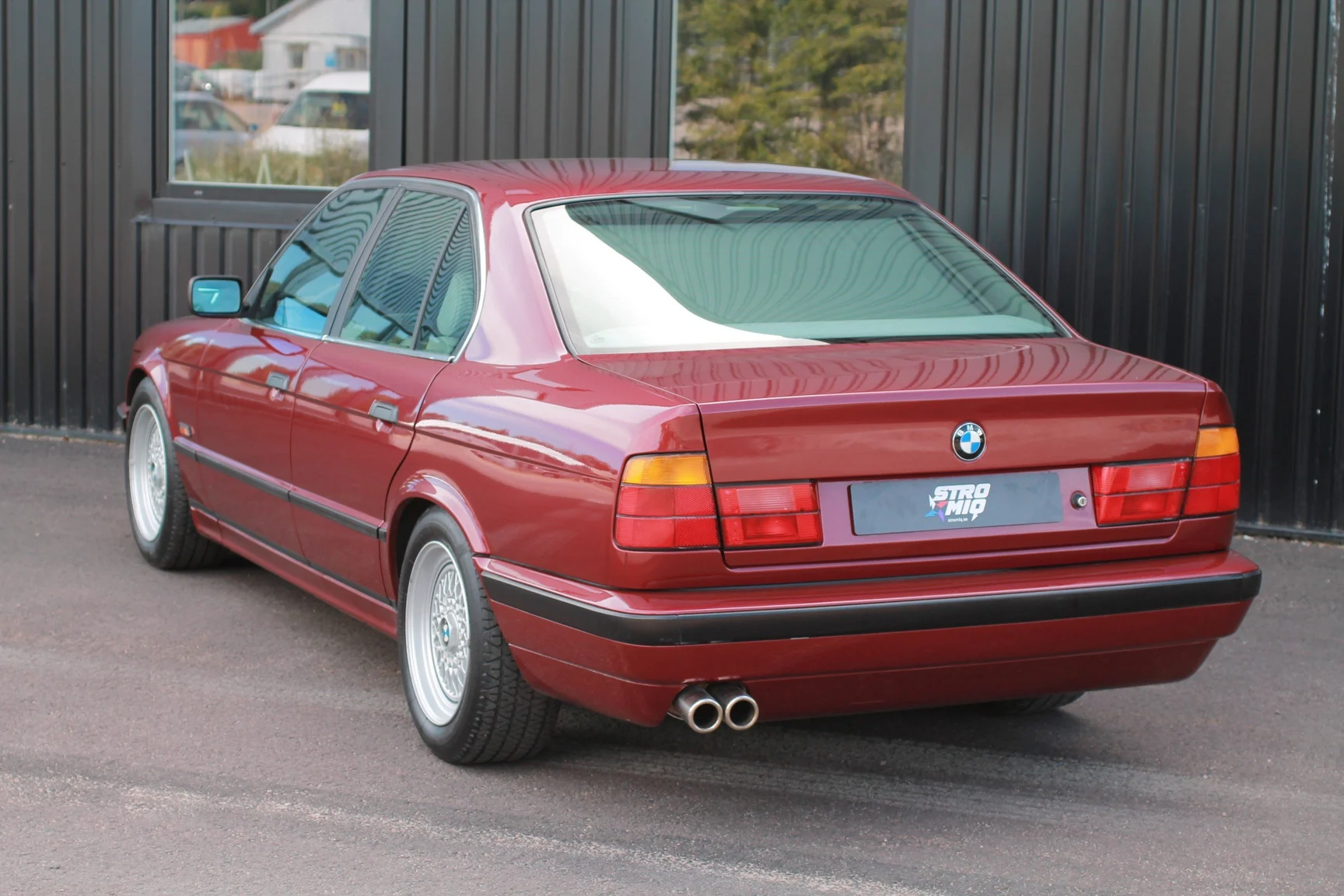 Exteriörbild på 1993 BMW 540i Sedan (110)