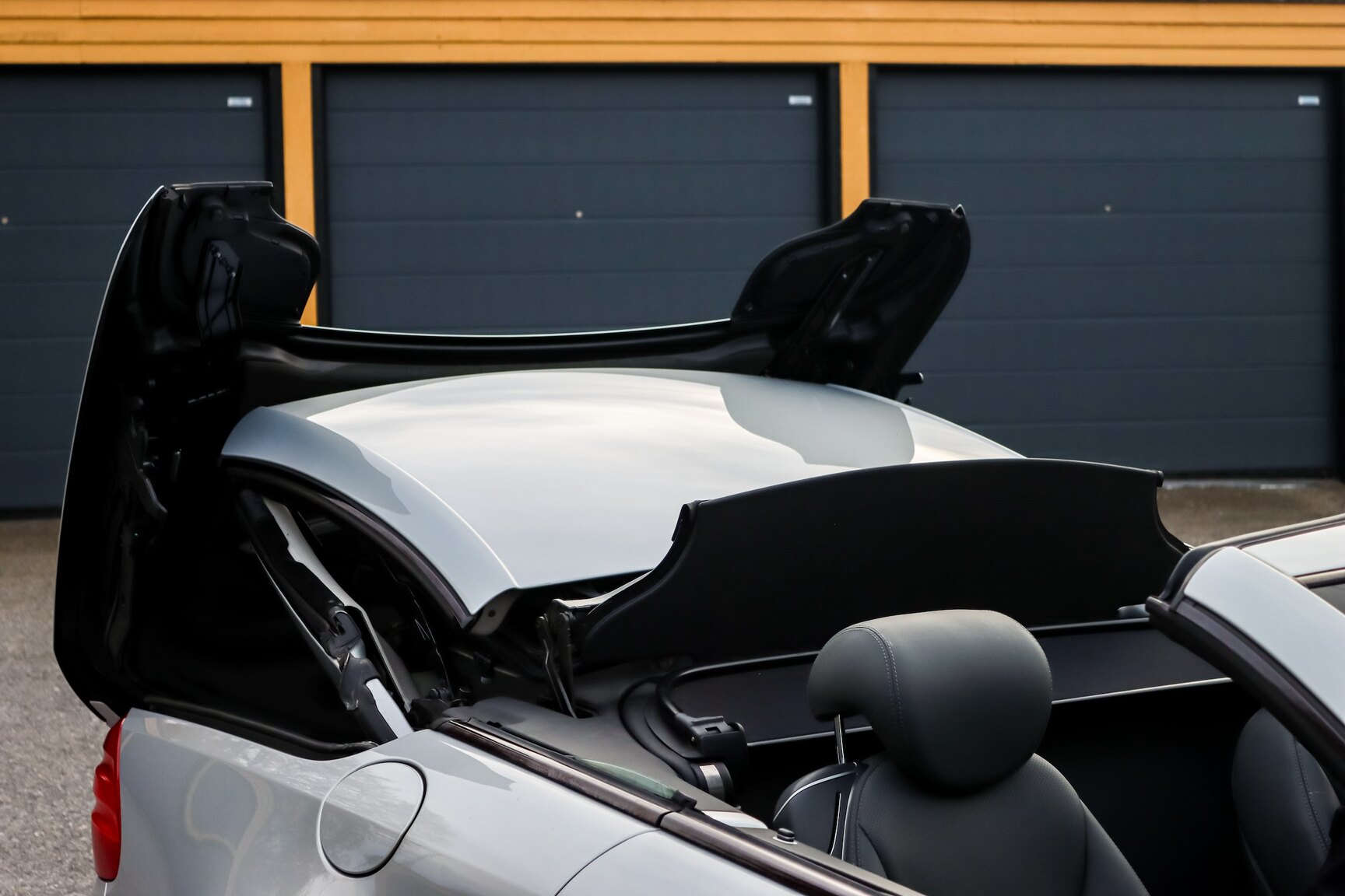 Exterior image of 2006 Mercedes-Benz SL 500