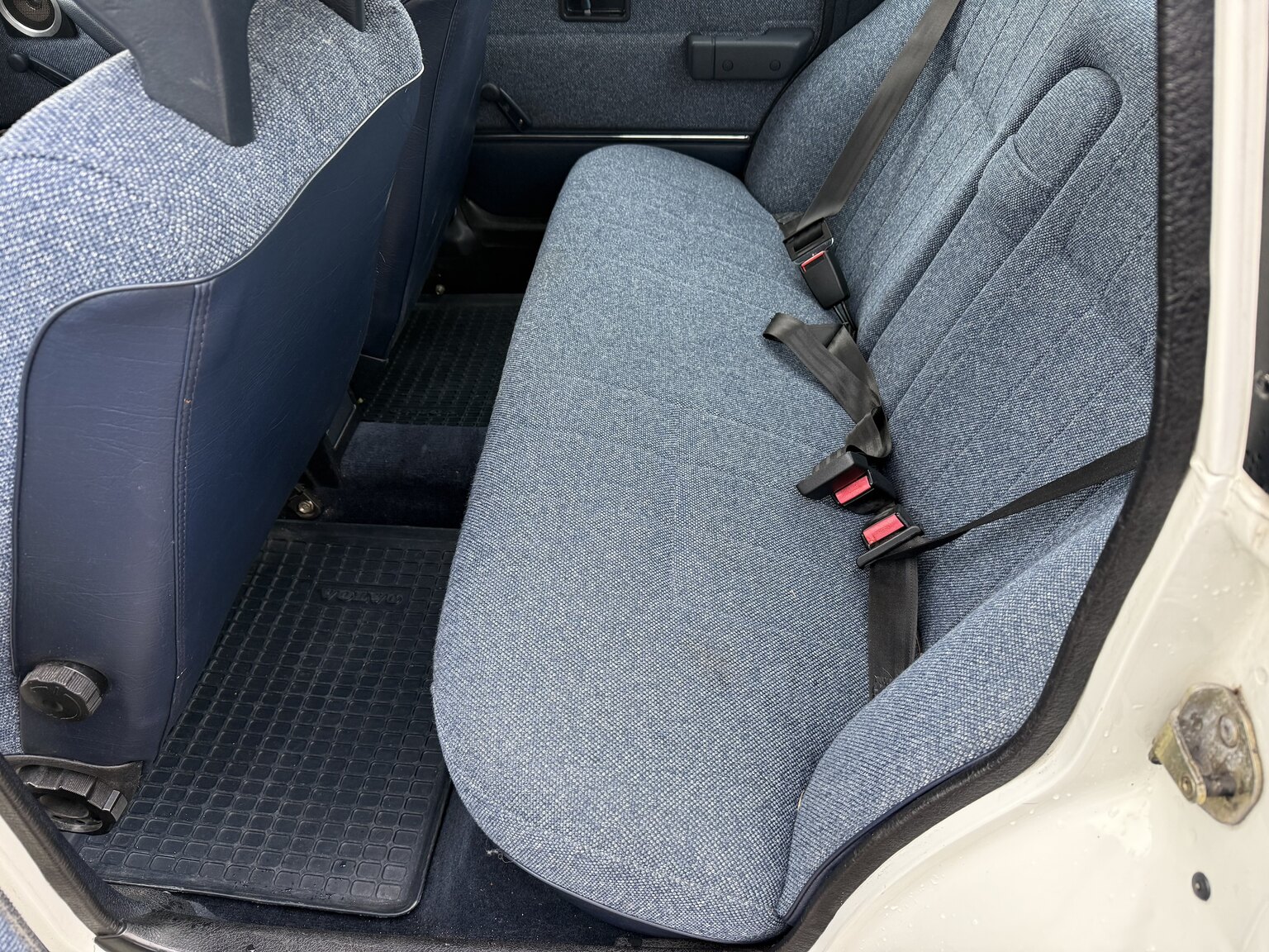 Interior image of 1991 Volvo 240 GL Automat (4)