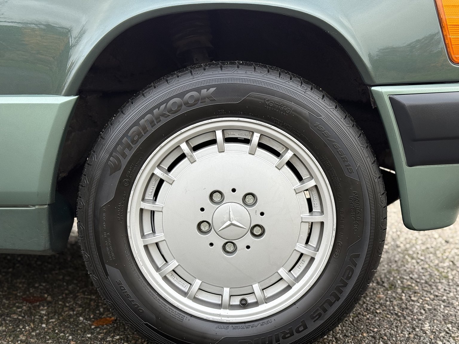 Exterior image of 1989 Mercedes-Benz 190 E