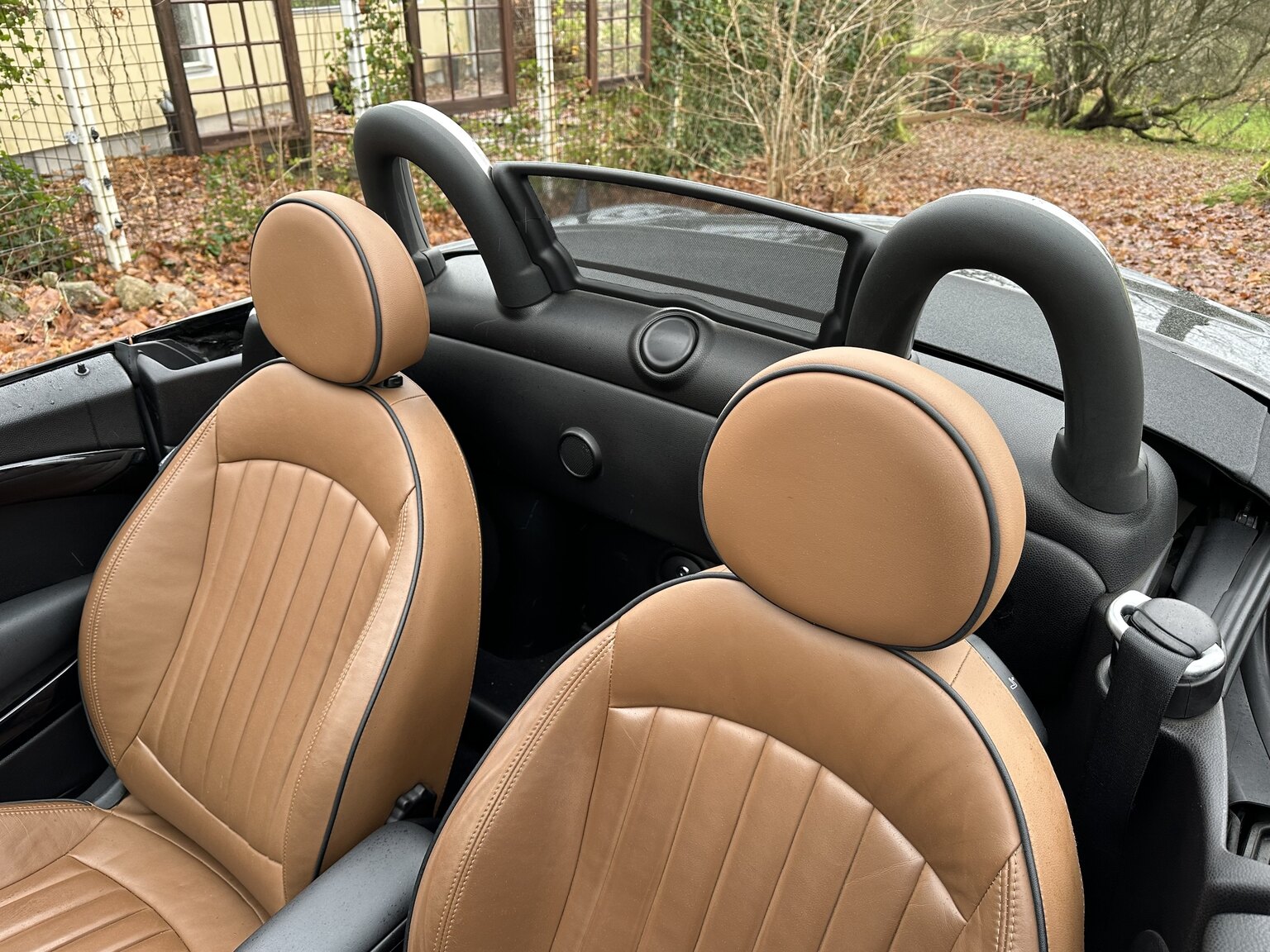 Innenraumfoto von 2012 Mini Cooper SD Roadster