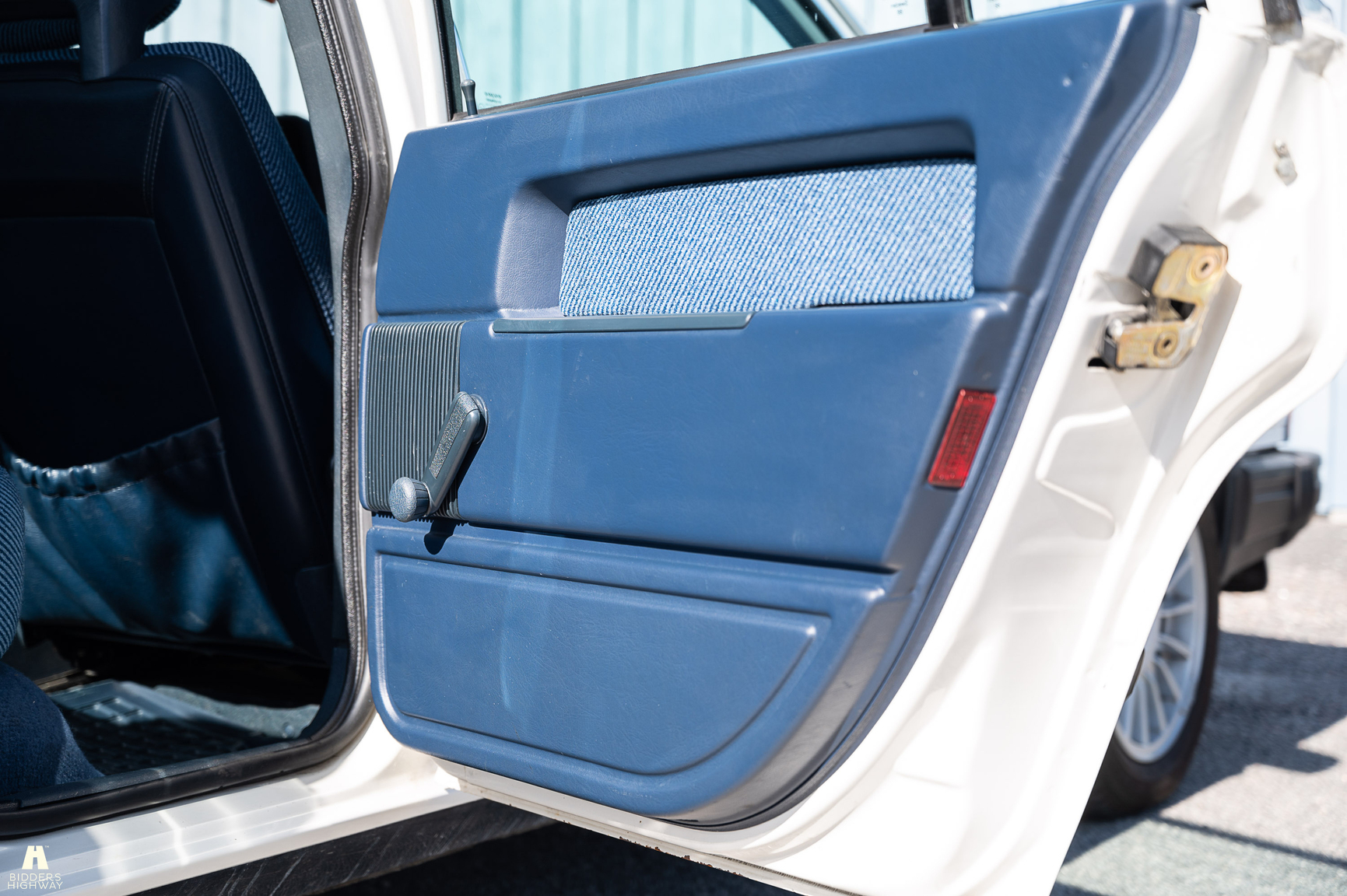 Interior image of 1988 Volvo 740 GL (51)