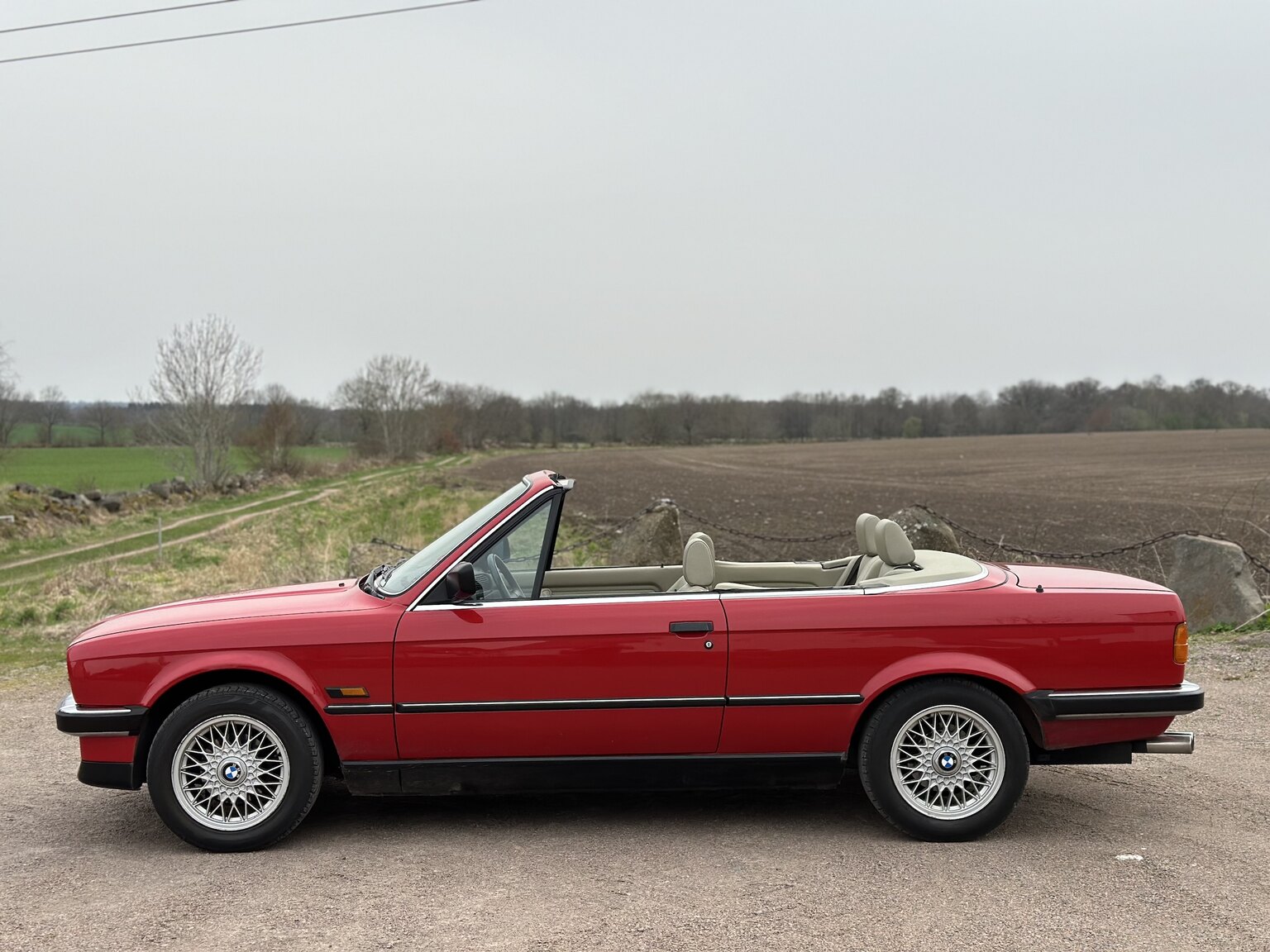 Exteriörbild på 1987 BMW 325i Convertible (14)