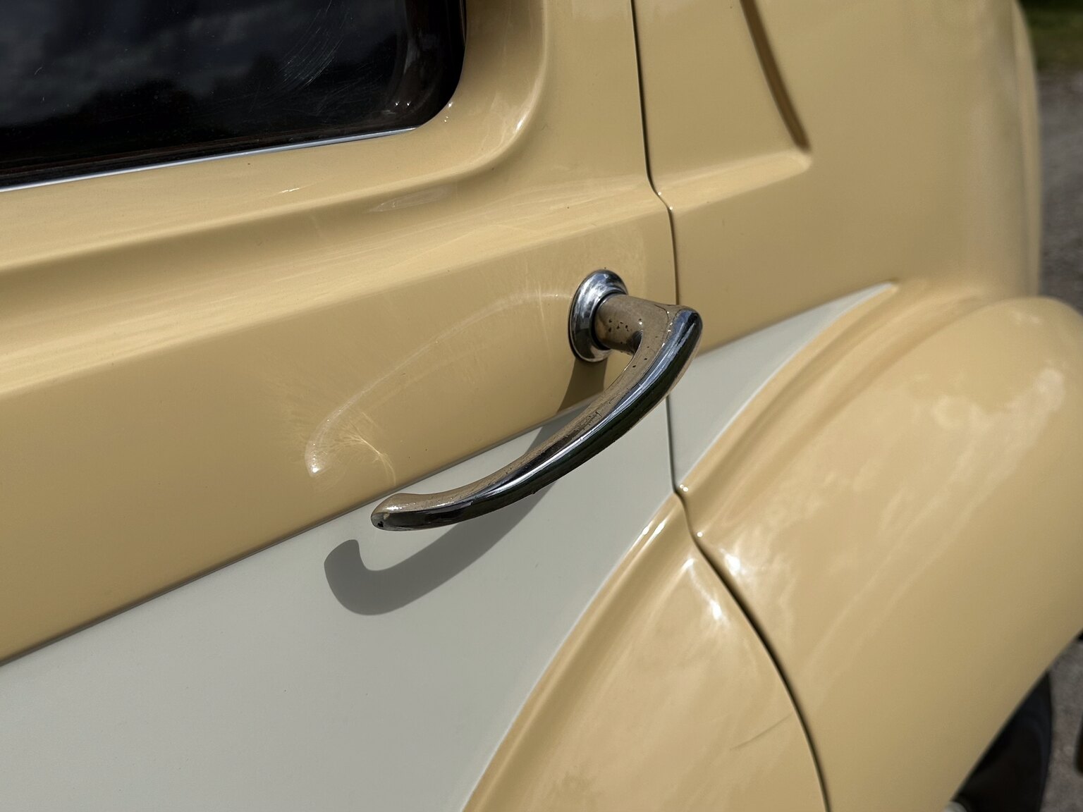 Exteriörbild på 1947 Bentley Mark IV Sport Saloon