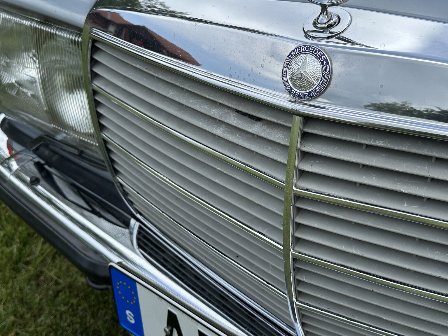 Exterior image of 1984 Mercedes-Benz 230 CE