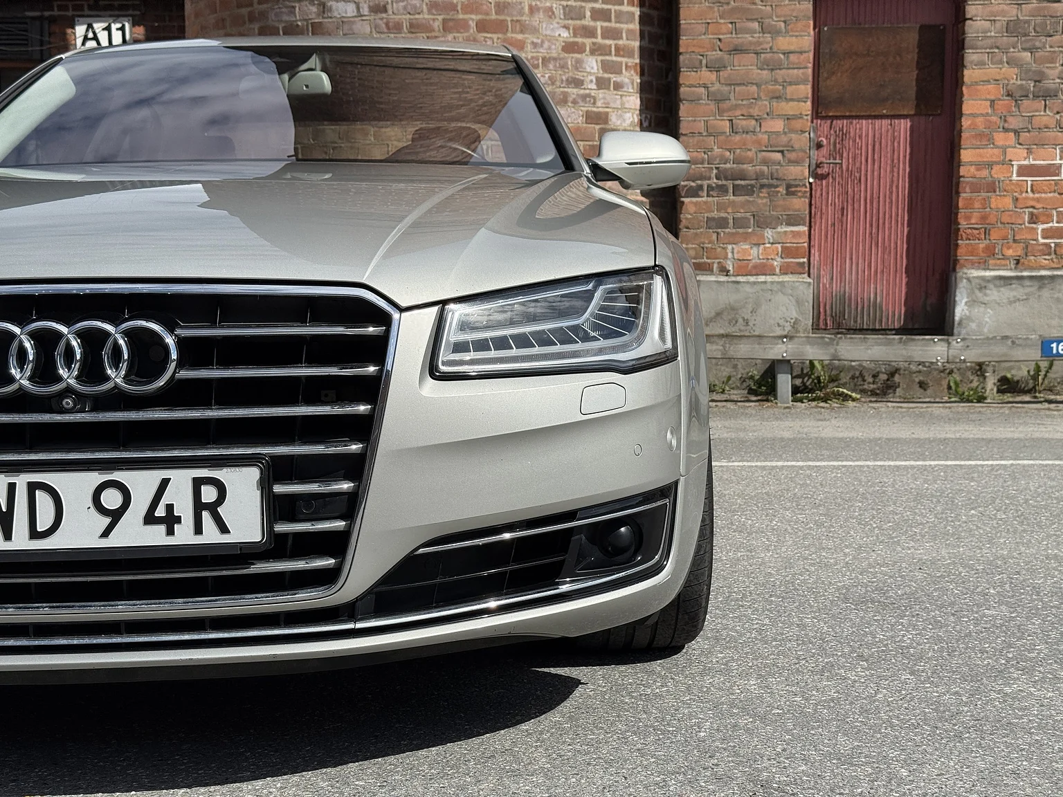 Exterior image of 2014 Audi A8 4.0 TFSI (3)