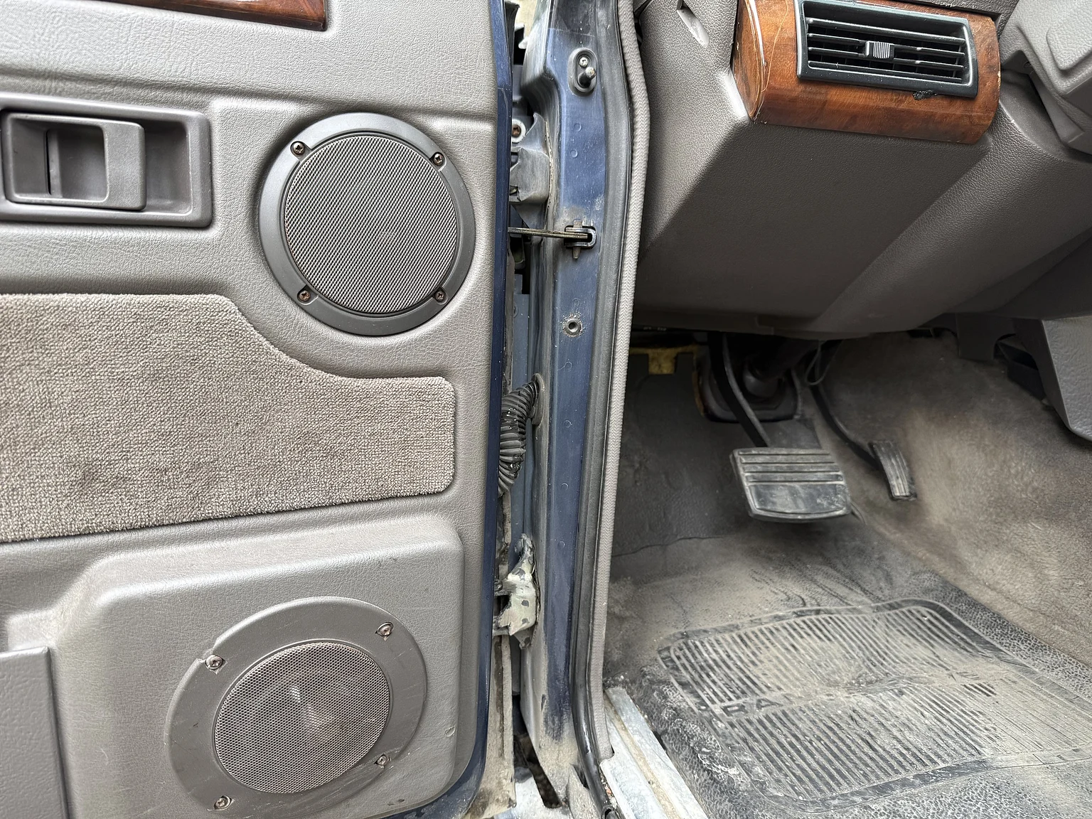 Interior image of 1990 Range Rover Vogue SE 3.9 (6)