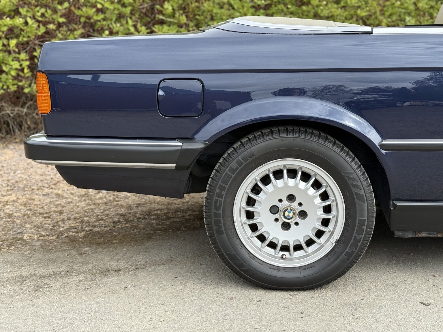 Exterior image of 1987 BMW 325i Convertible