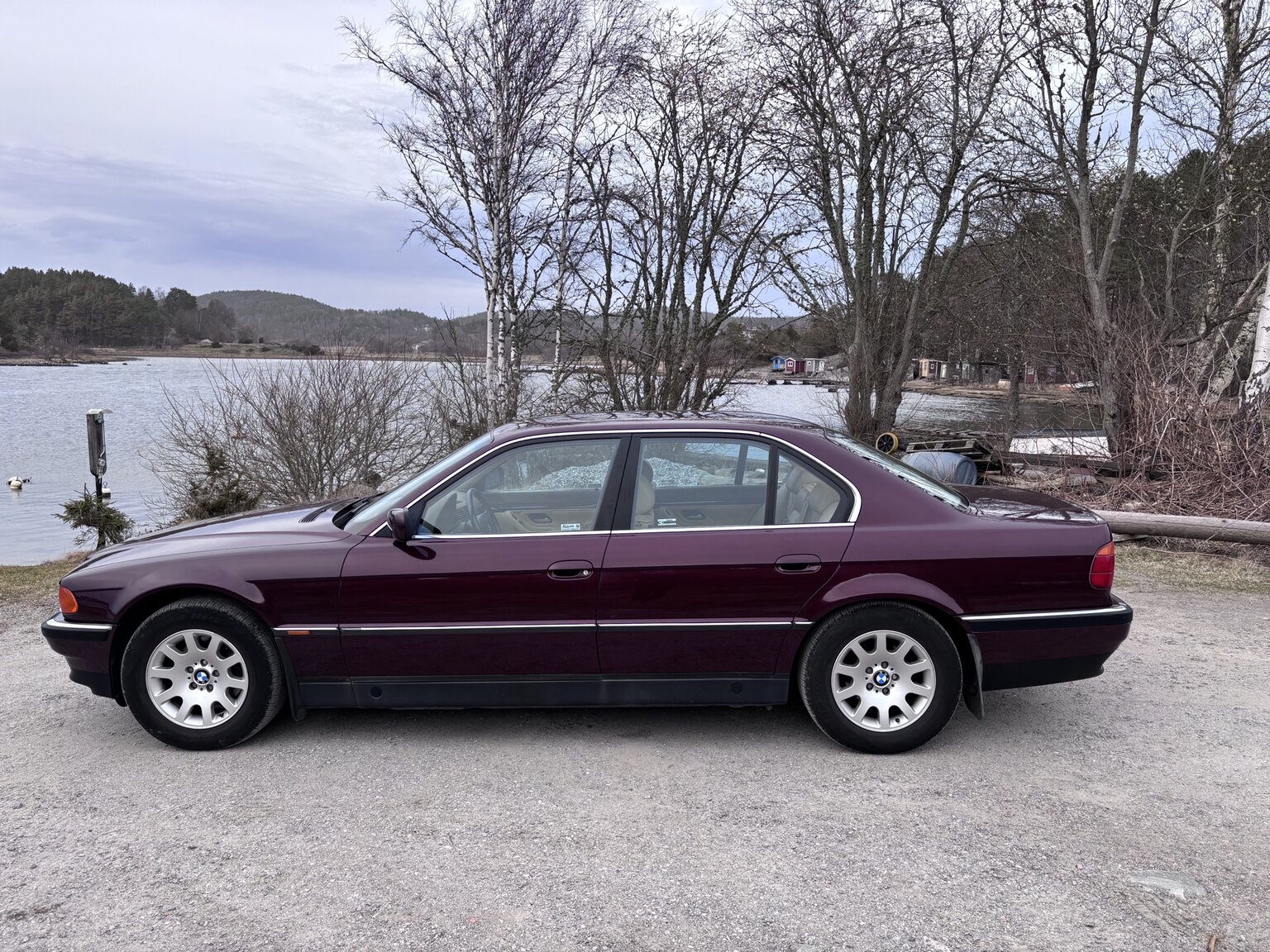 Exterior image of 1996 BMW 728iA