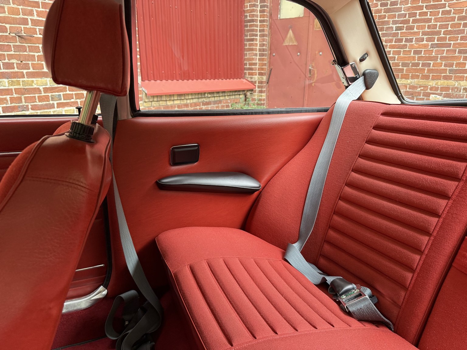 Interior image of 1970 Volvo 142 Automatic
