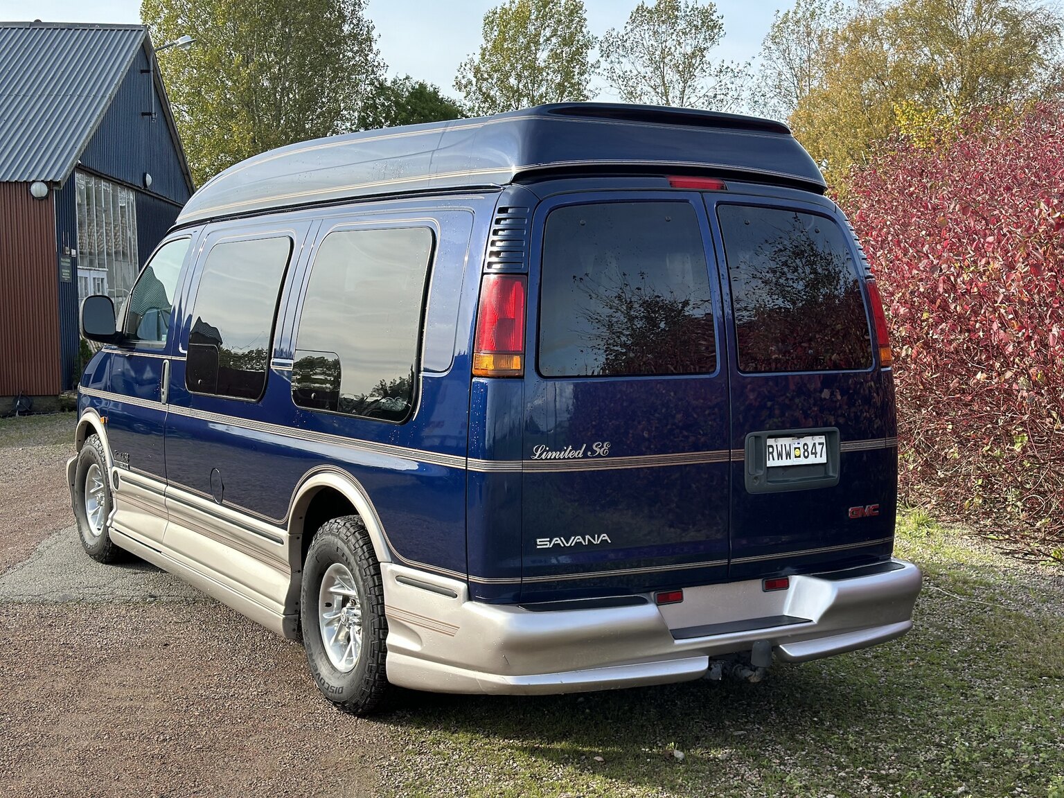 Exteriörbild på 2000 GMC Savana G1500 Conversion Van
