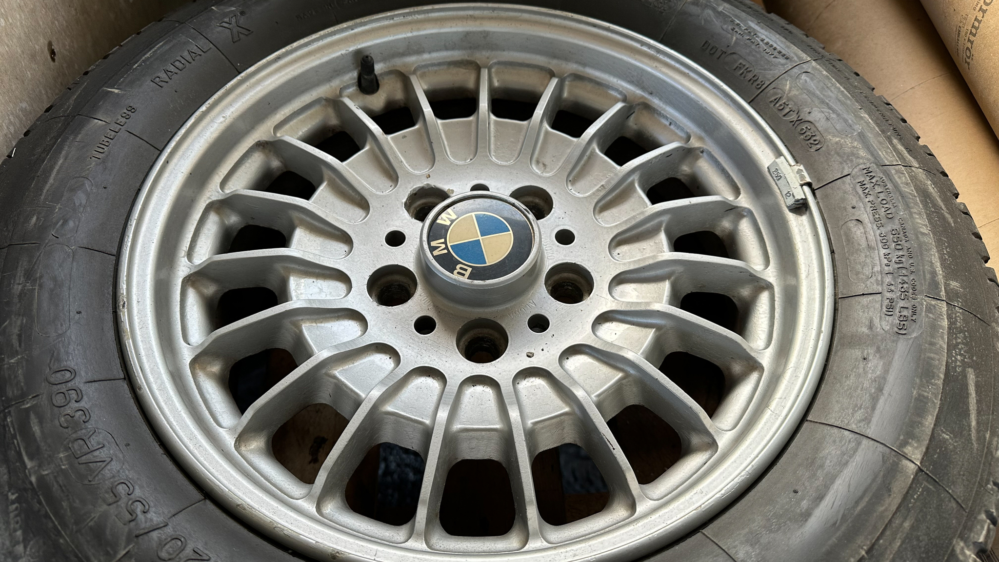 Exteriörbild på 1984 BMW 745i Executive Automat