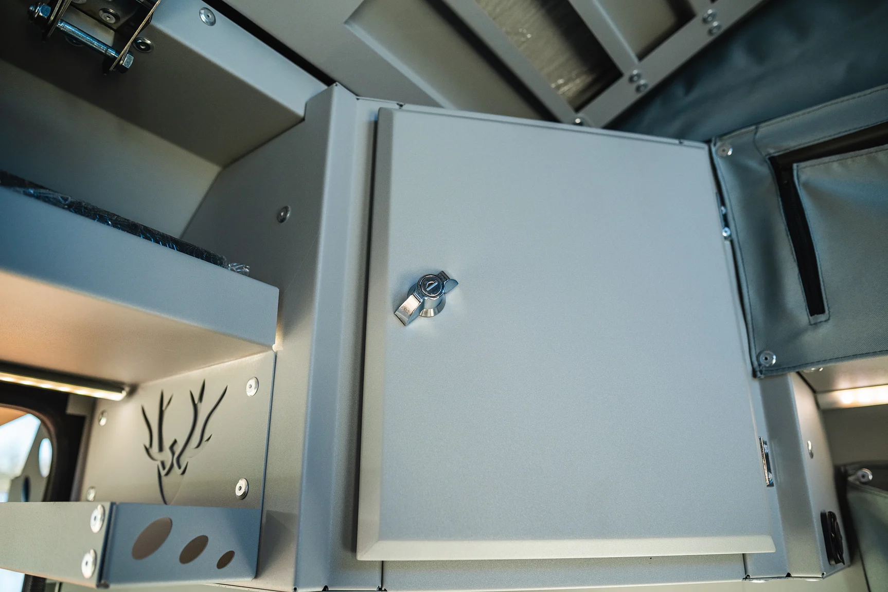 Interior image of 2025 Northea Trailer Expedition Crawler 458i Offgrid-Camper (30)