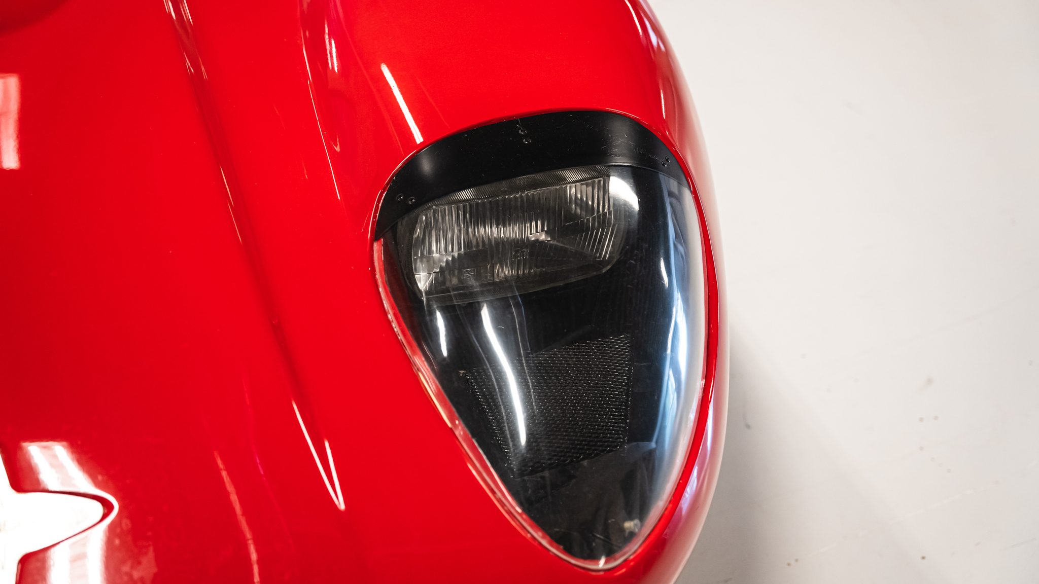 Exteriörbild på 1970 Marcos GT (24)